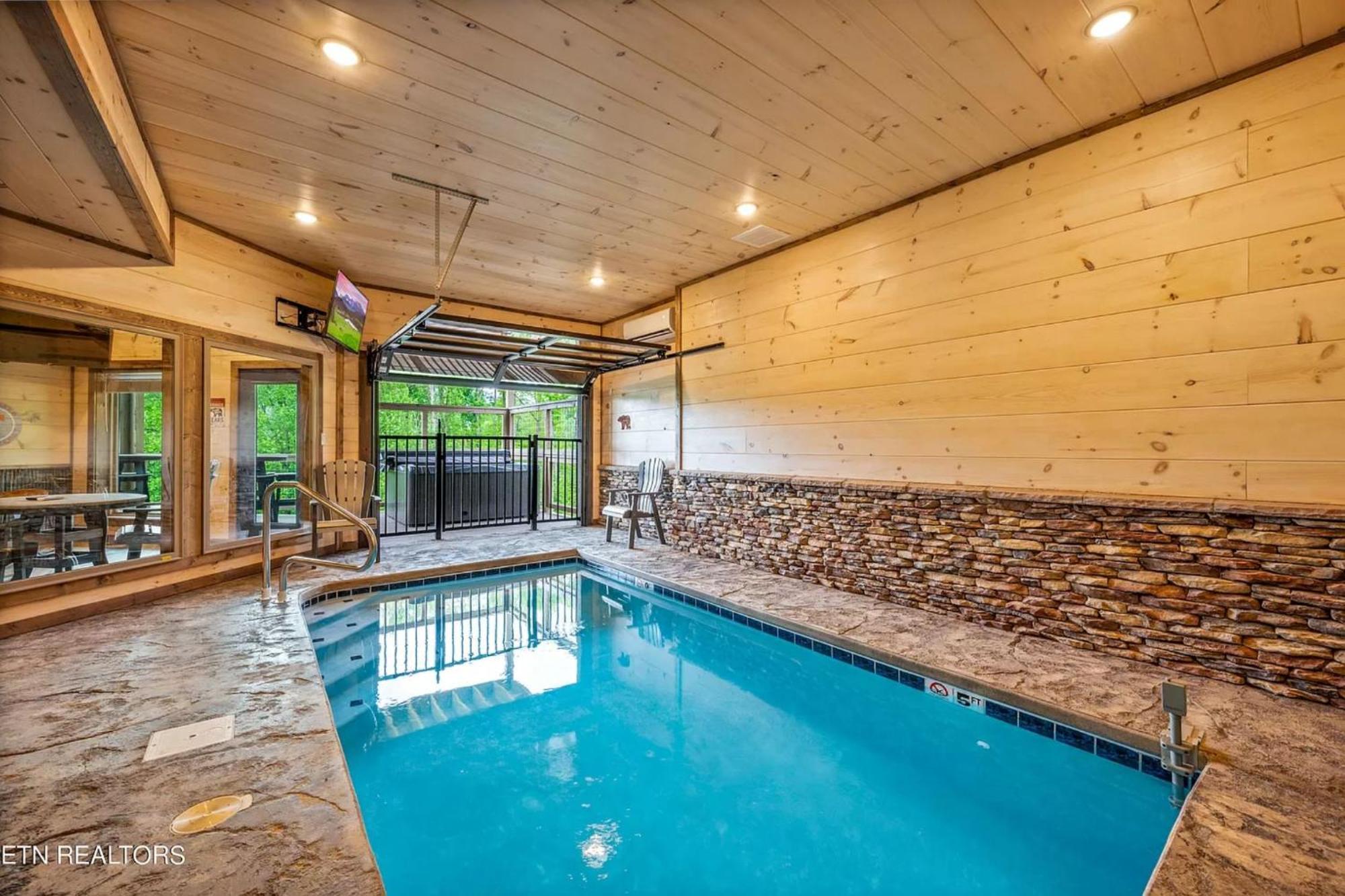 Hemlock Hideaway Villa Gatlinburg