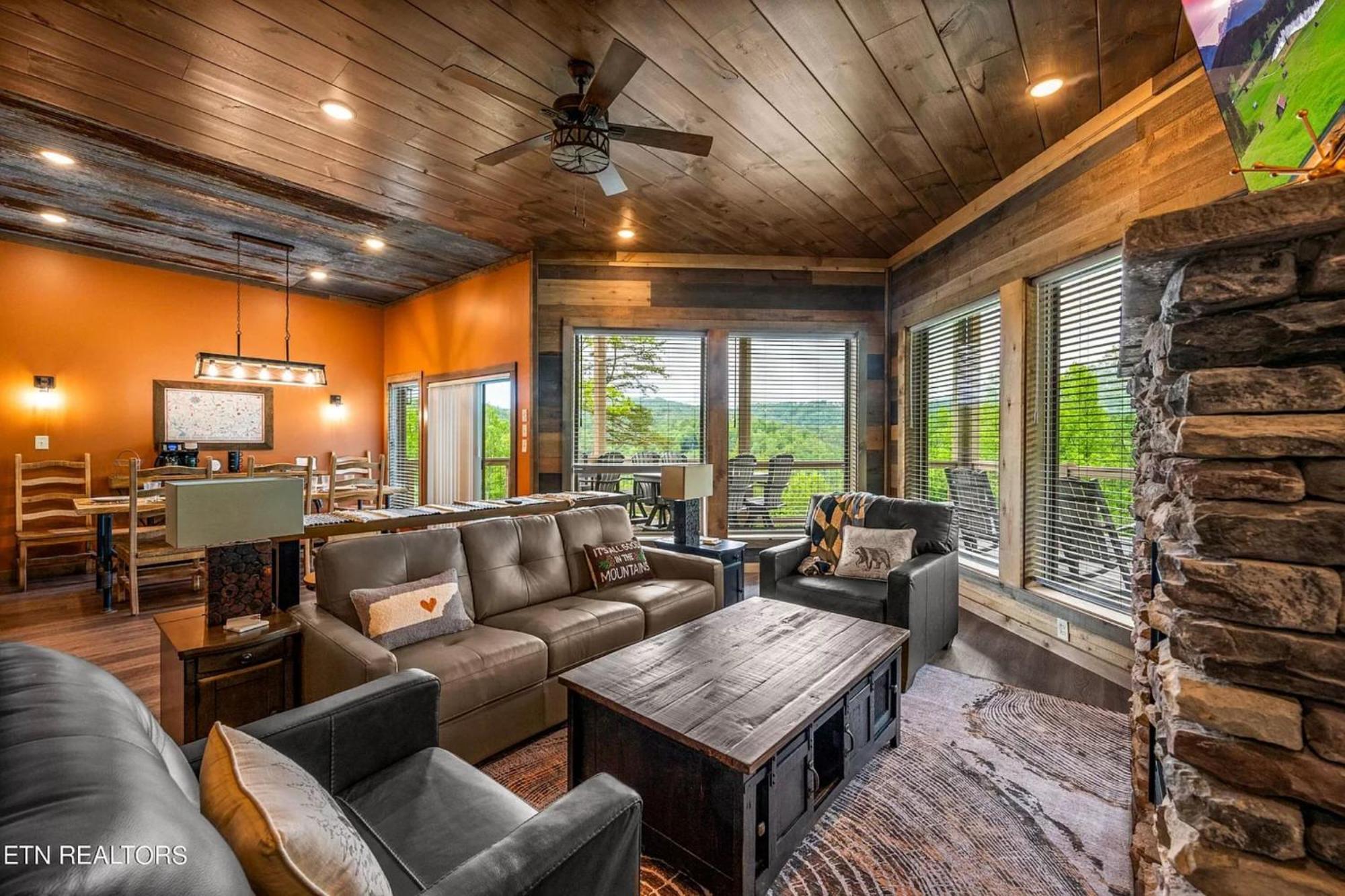 Hemlock Hideaway Villa Gatlinburg