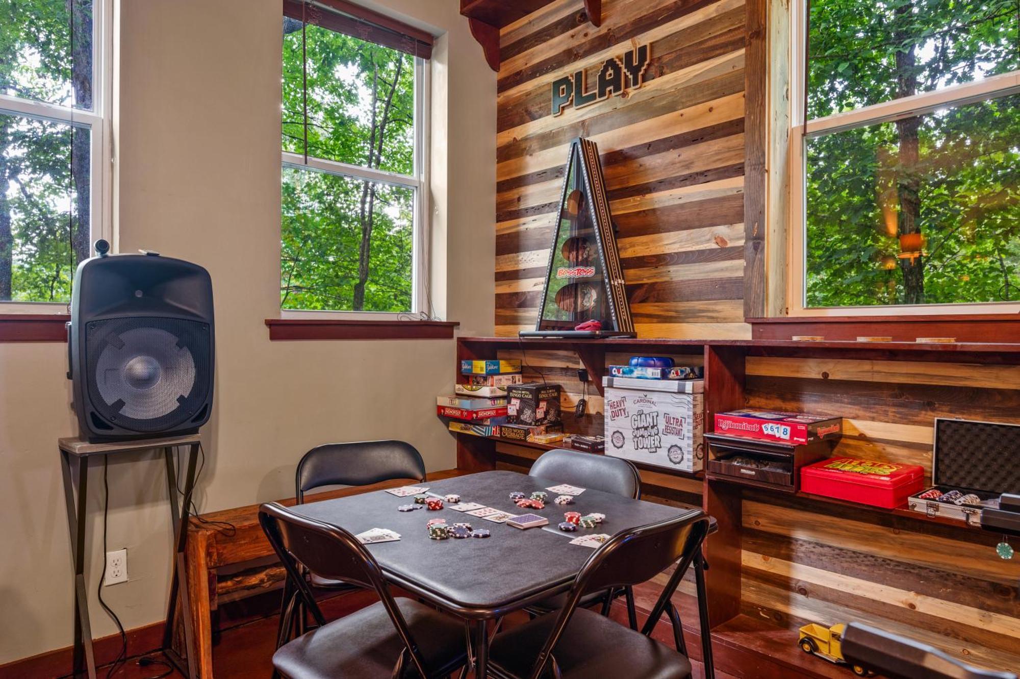 Beautiful With Fireplace And Large Game Gatlinburg