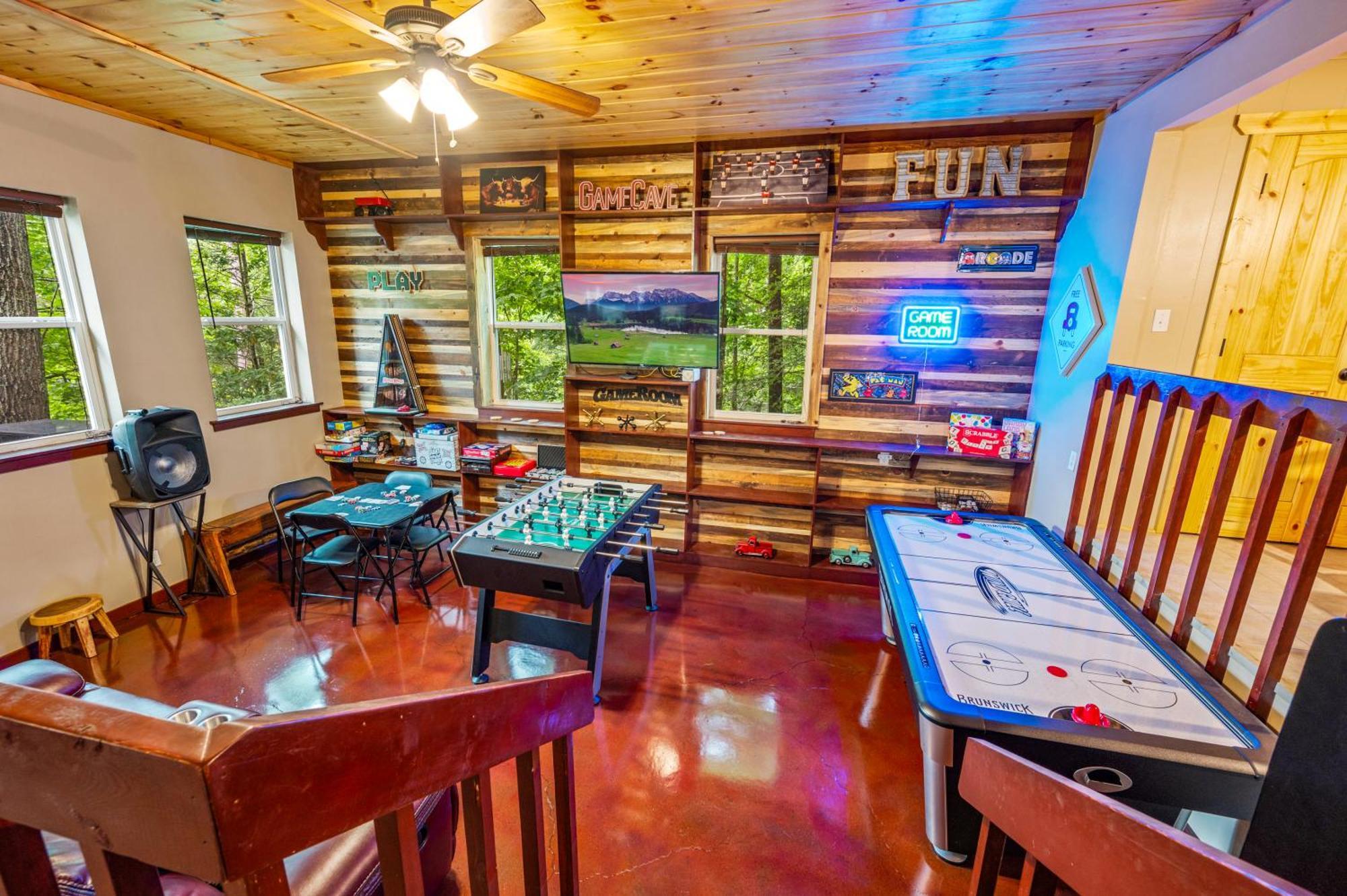 Beautiful With Fireplace And Large Game Holiday home *