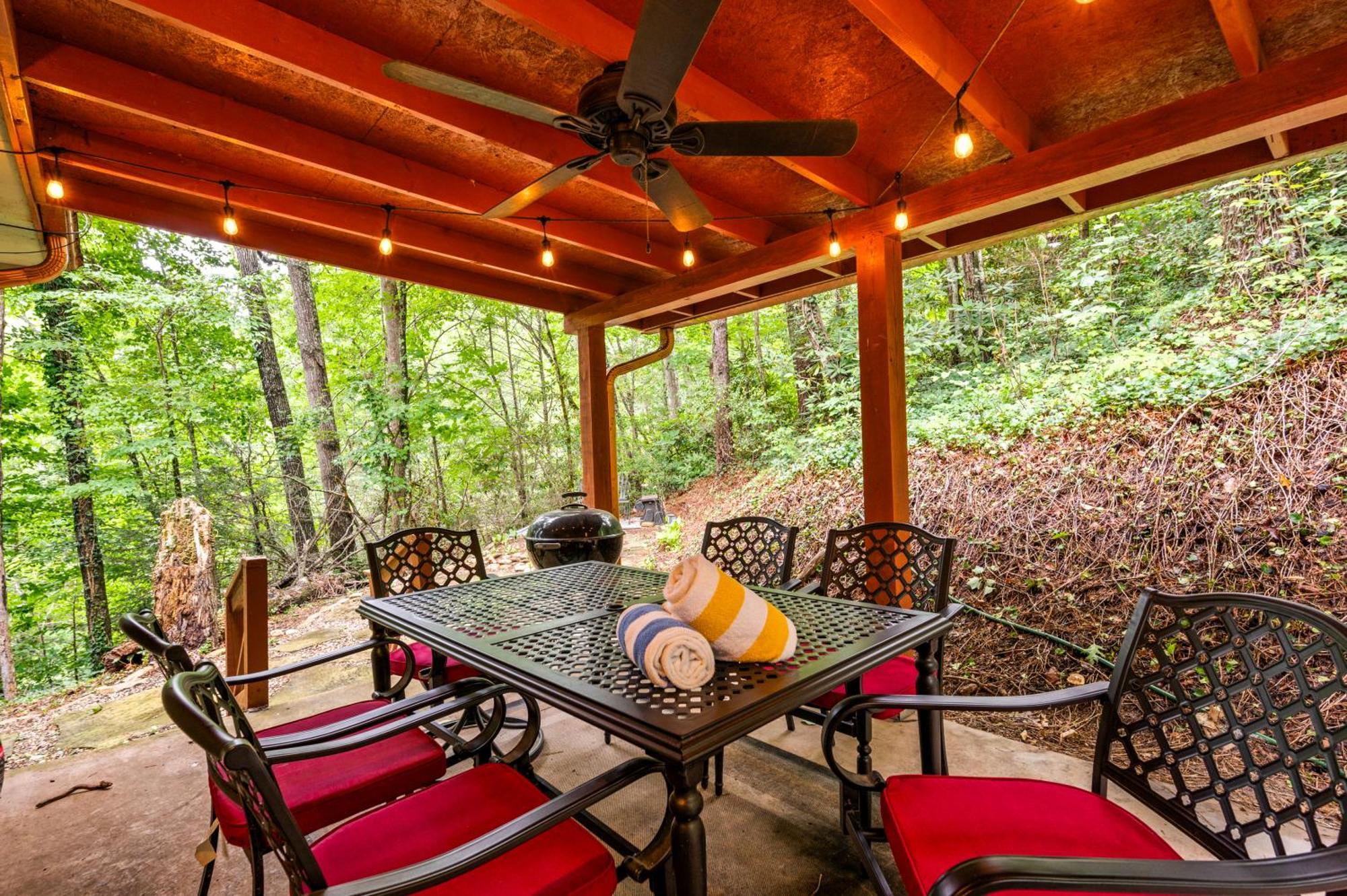 Beautiful With Fireplace And Large Game Holiday home
