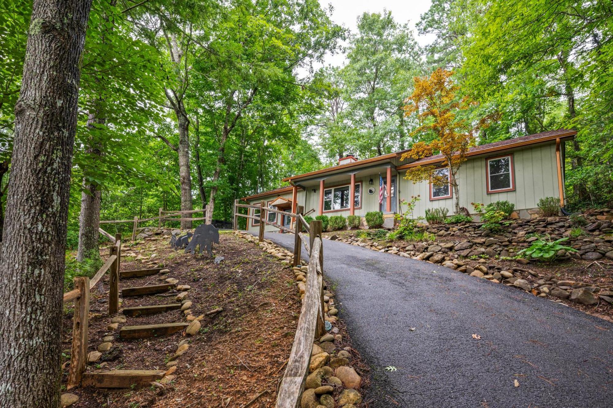 Holiday home Beautiful With Fireplace And Large Game