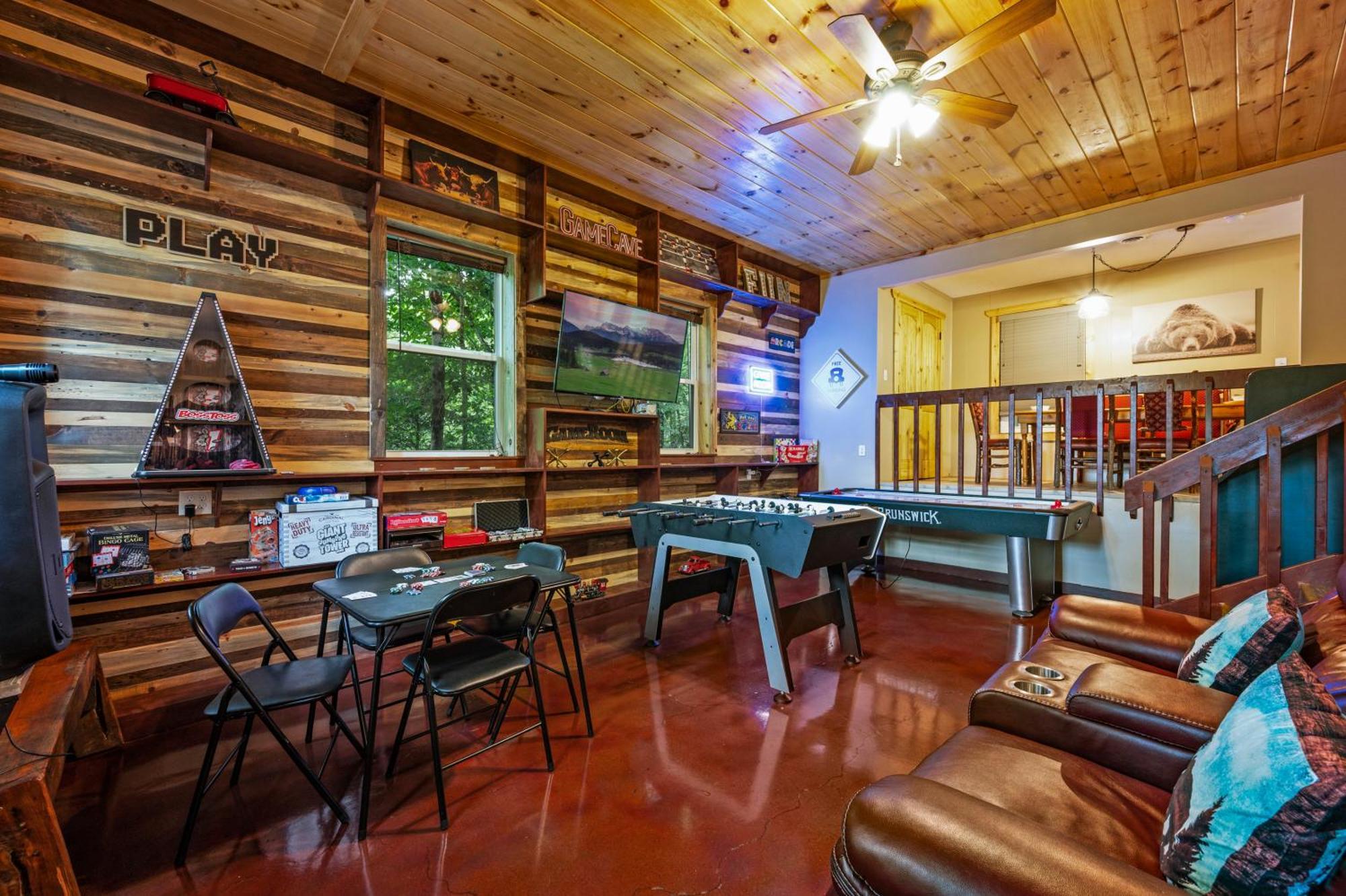 Beautiful With Fireplace And Large Game Holiday home Gatlinburg