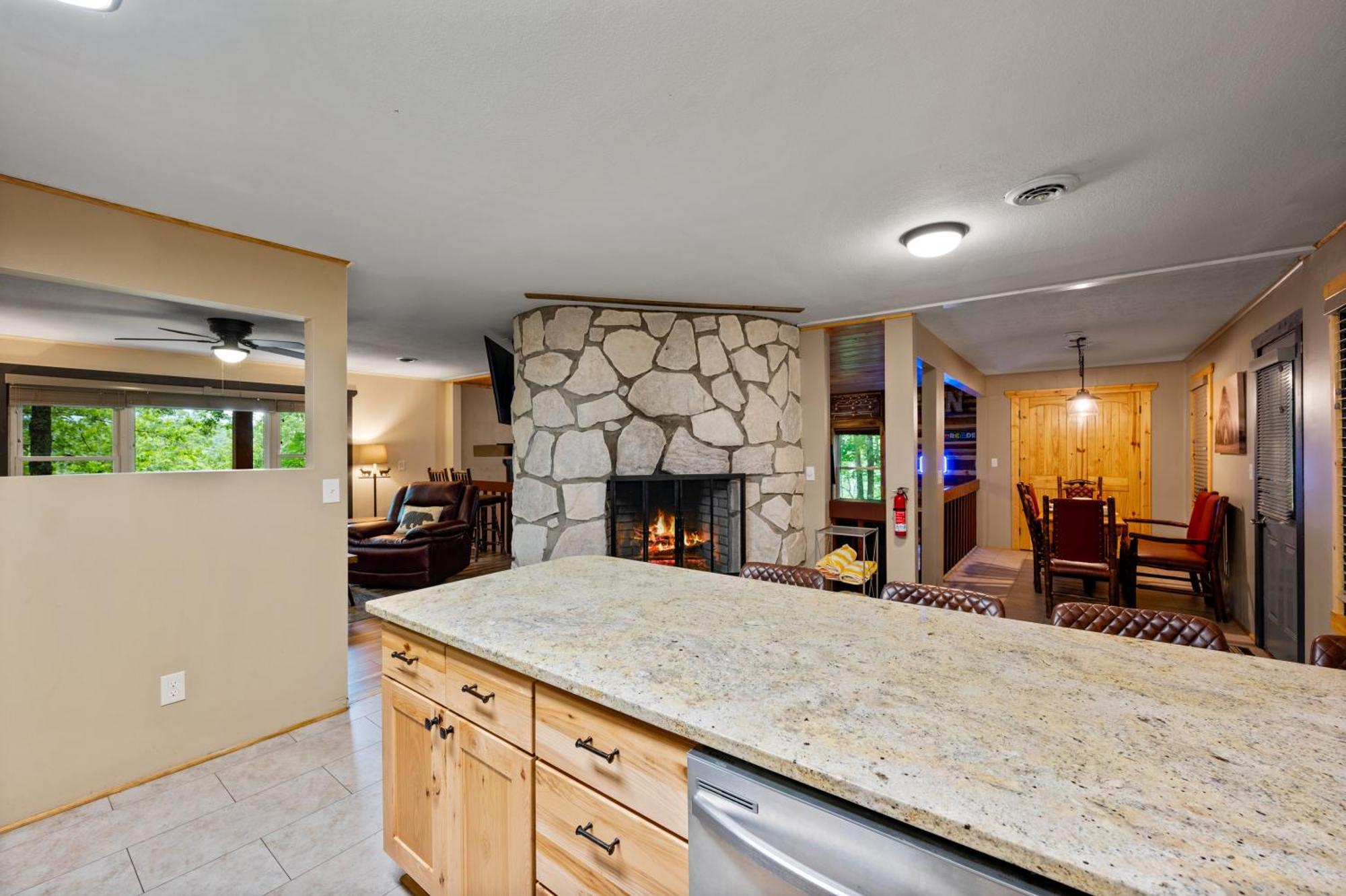 Beautiful With Fireplace And Large Game Gatlinburg