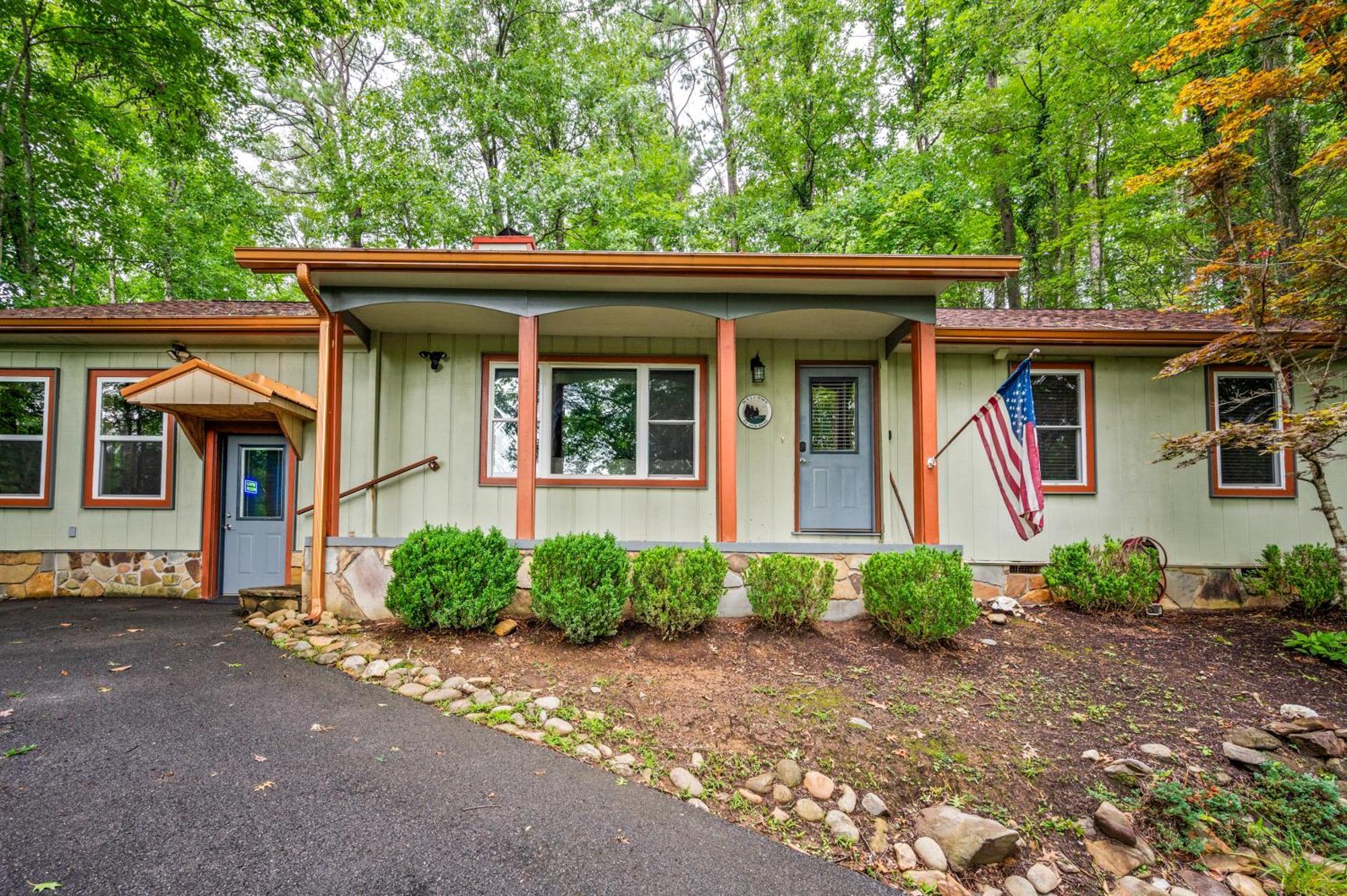 Beautiful With Fireplace And Large Game * Gatlinburg
