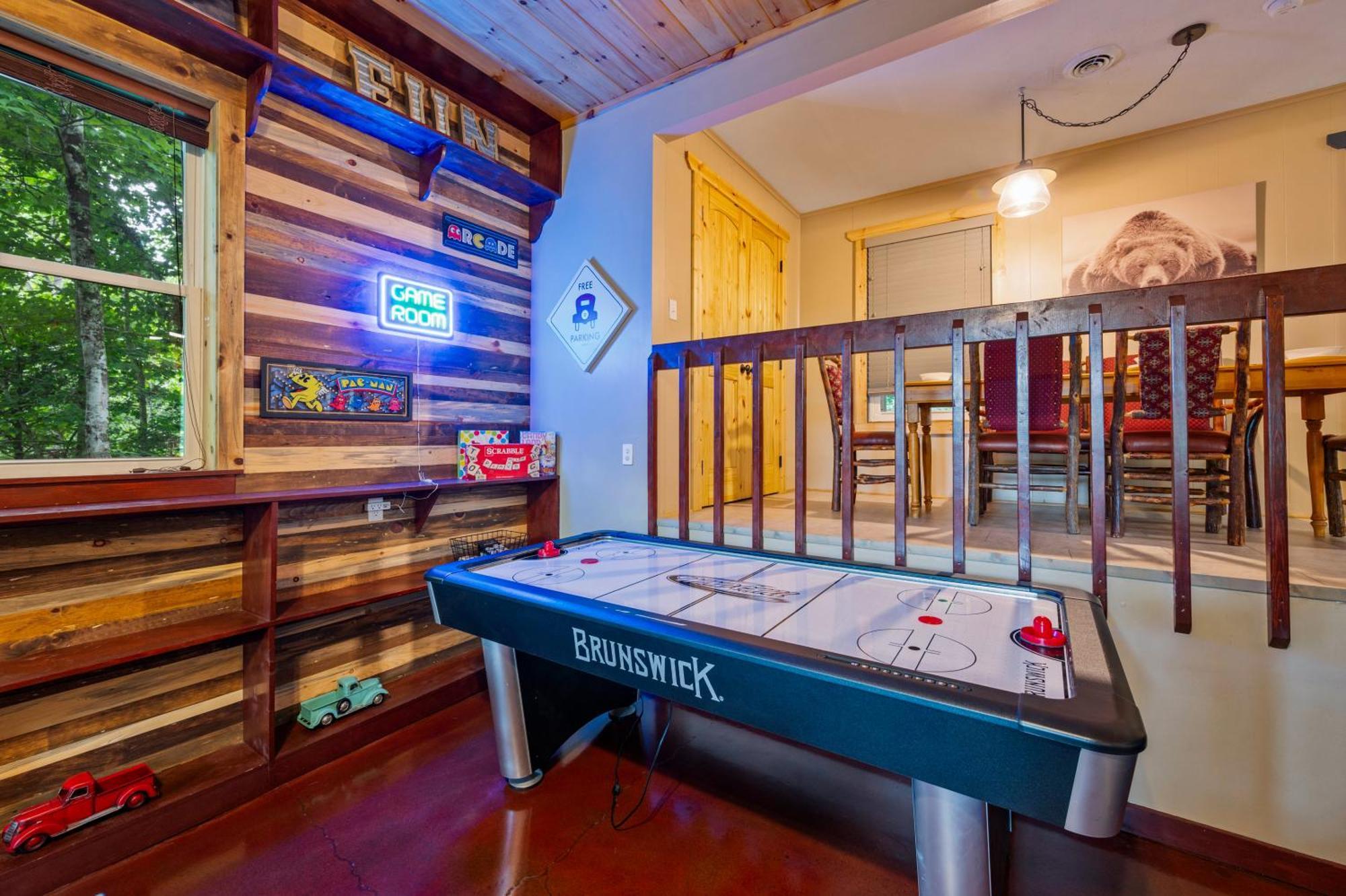 Beautiful With Fireplace And Large Game