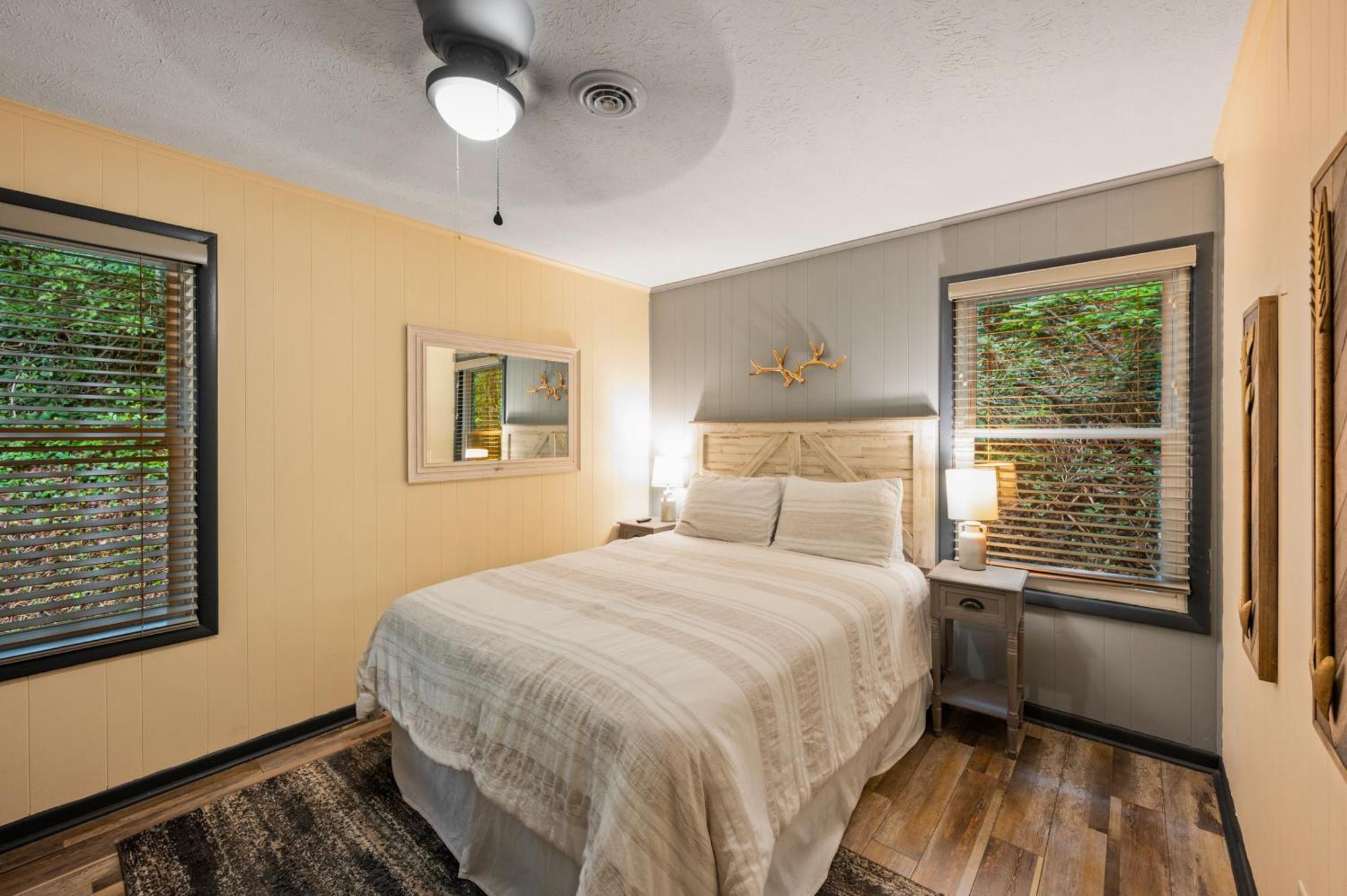 Beautiful With Fireplace And Large Game Gatlinburg