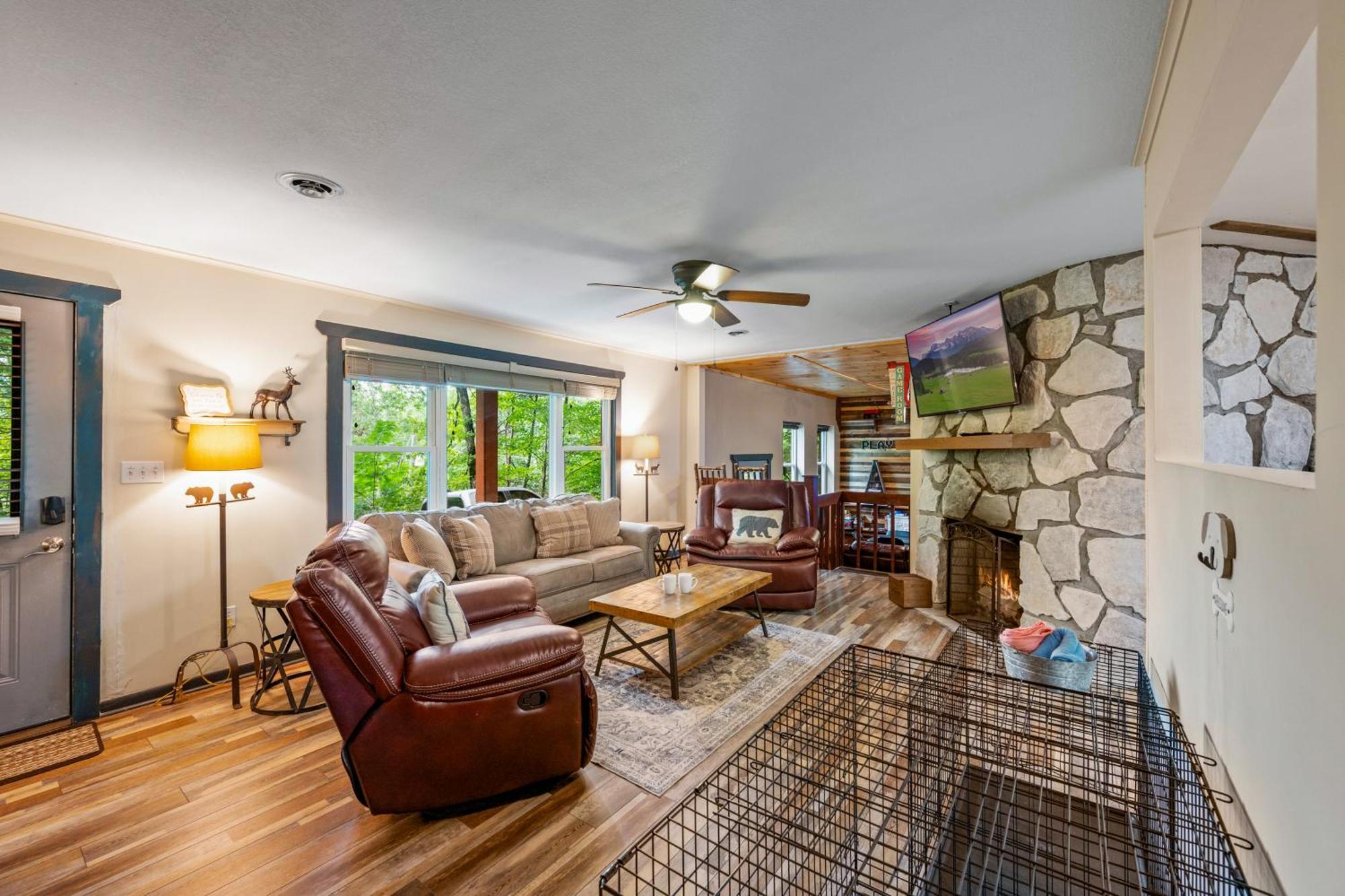 Beautiful With Fireplace And Large Game Holiday home Gatlinburg