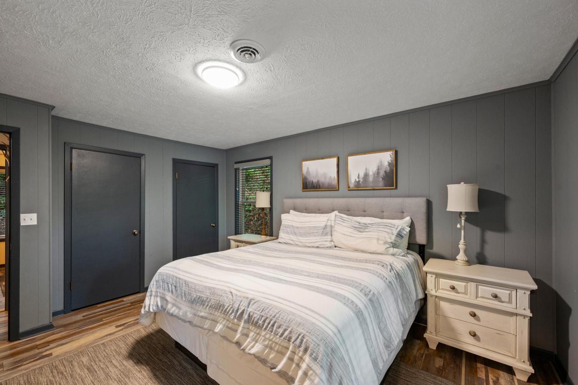Beautiful With Fireplace And Large Game Gatlinburg