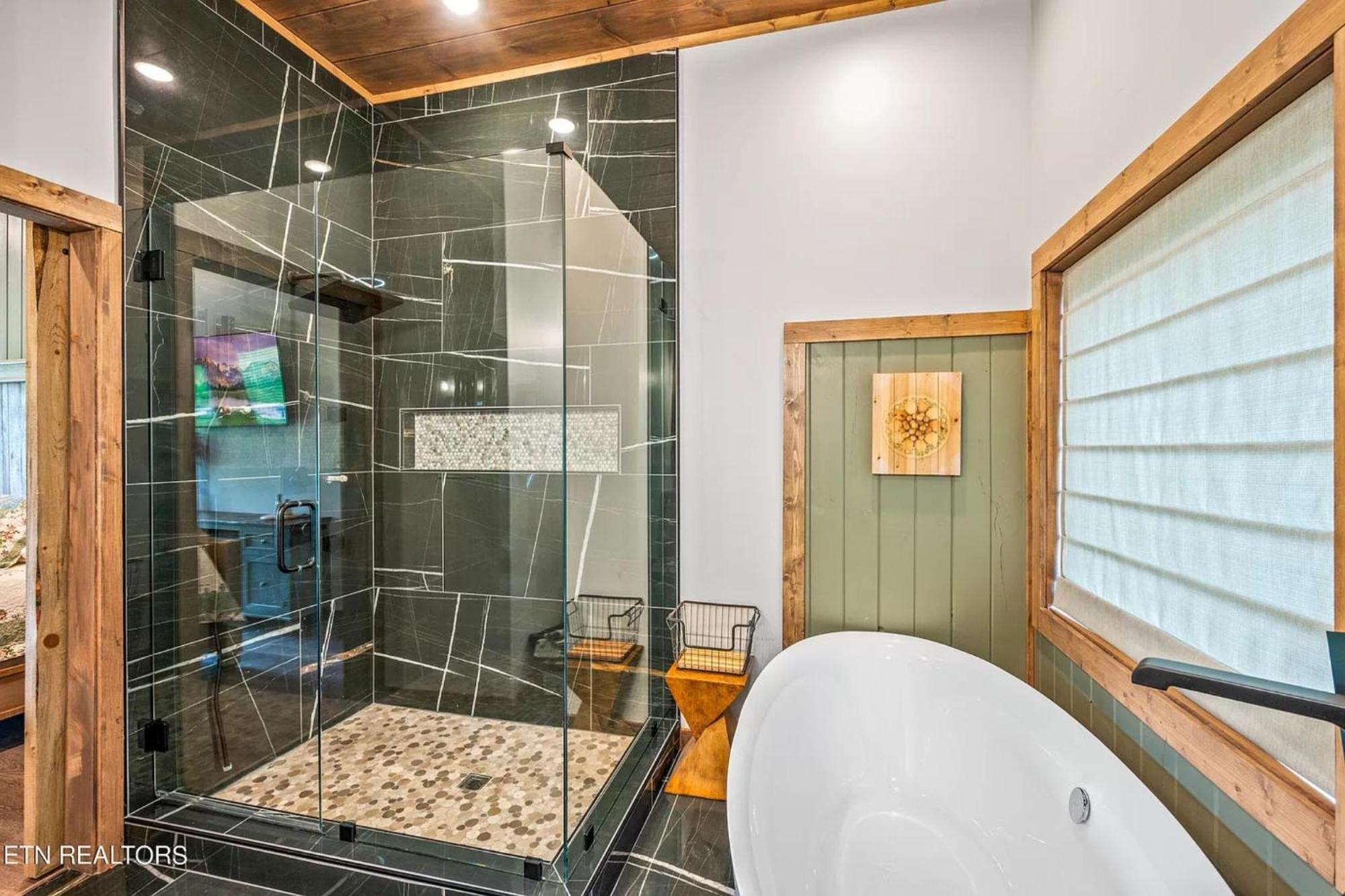 Hemlock Hideaway Villa Gatlinburg