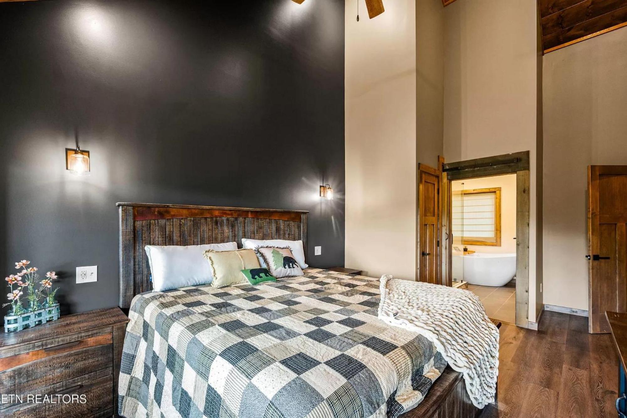 Hemlock Hideaway Villa
