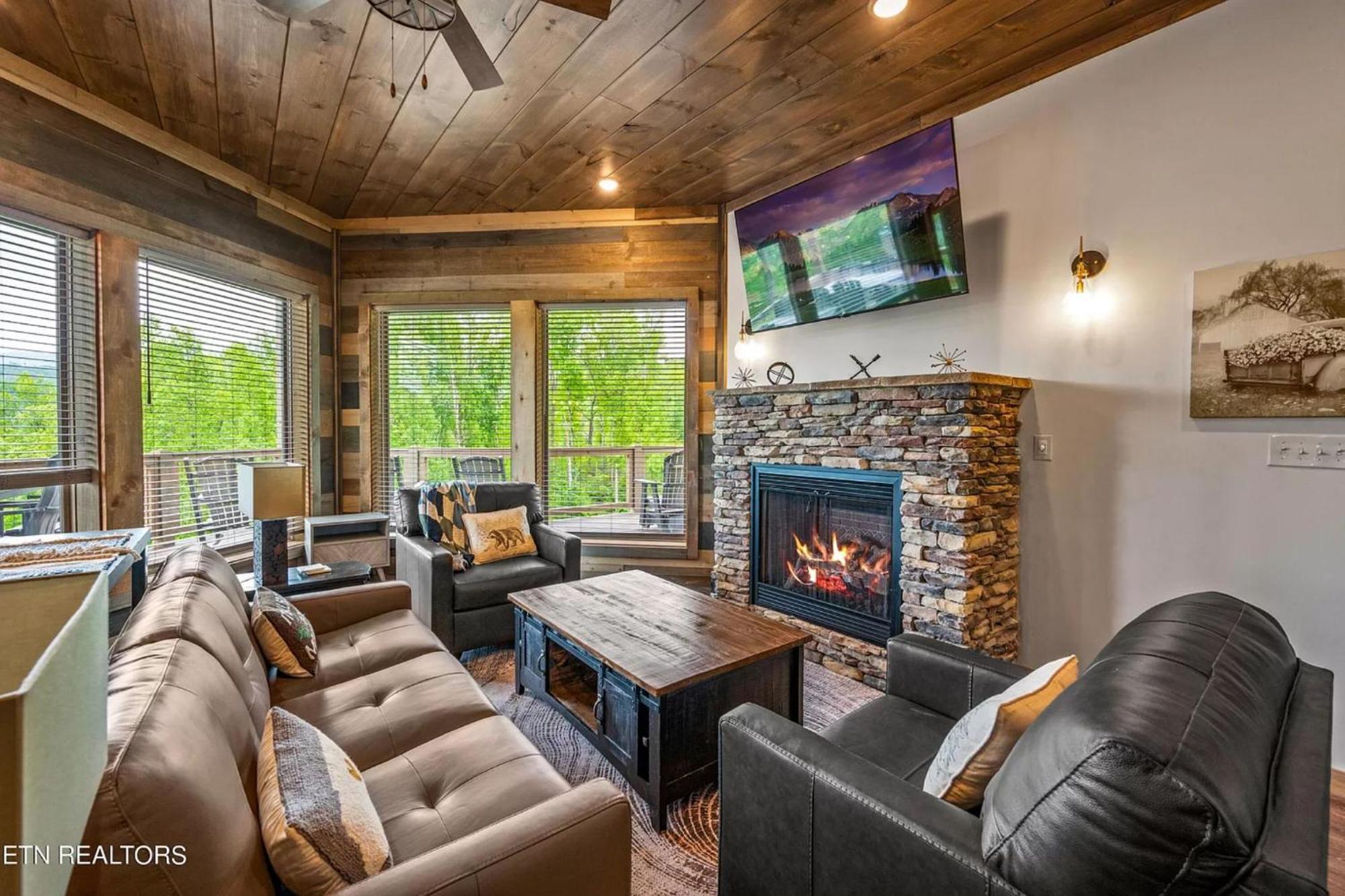 Hemlock Hideaway Villa *