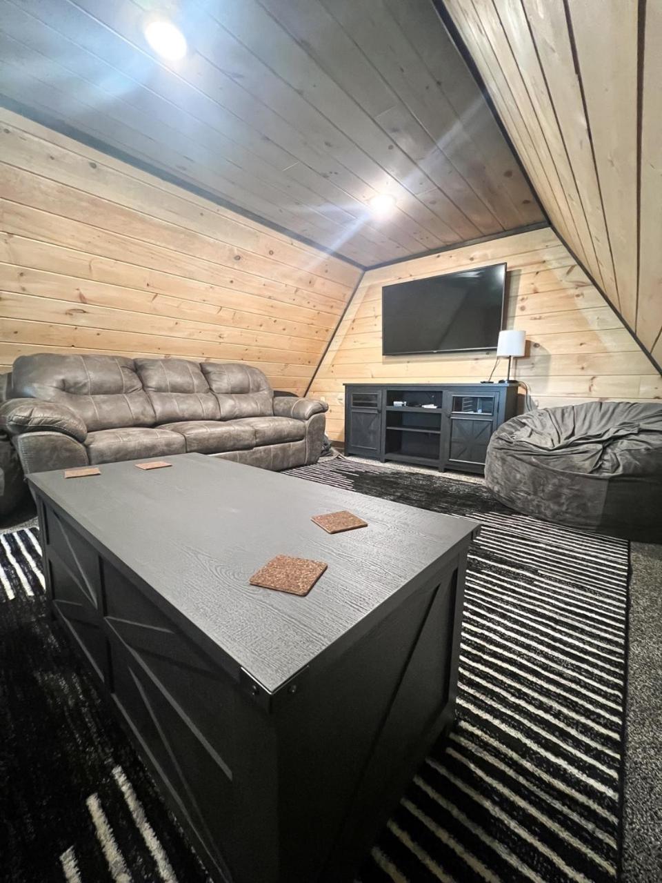 Jj Getaway Is A Beautiful 1 Bedroom In Cobbly Knob - Sleeps 6 *