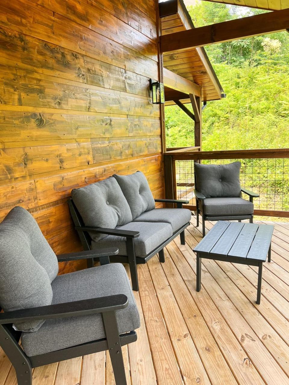 Jj Getaway Is A Beautiful 1 Bedroom In Cobbly Knob - Sleeps 6 Holiday home *