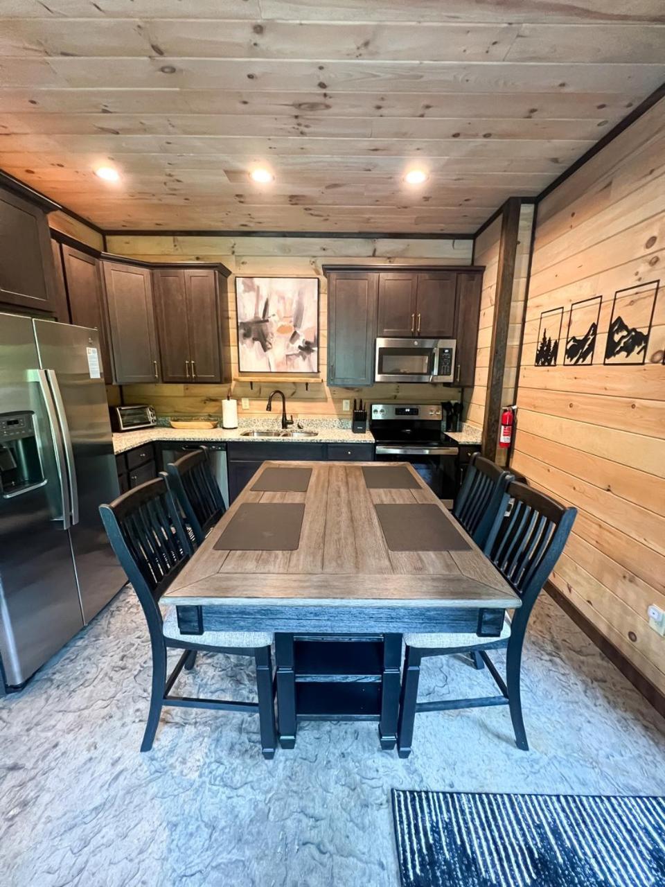 Jj Getaway Is A Beautiful 1 Bedroom In Cobbly Knob - Sleeps 6 *