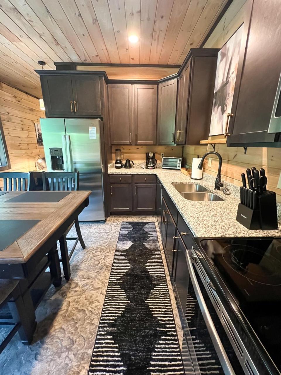 Jj Getaway Is A Beautiful 1 Bedroom In Cobbly Knob - Sleeps 6 Holiday home *