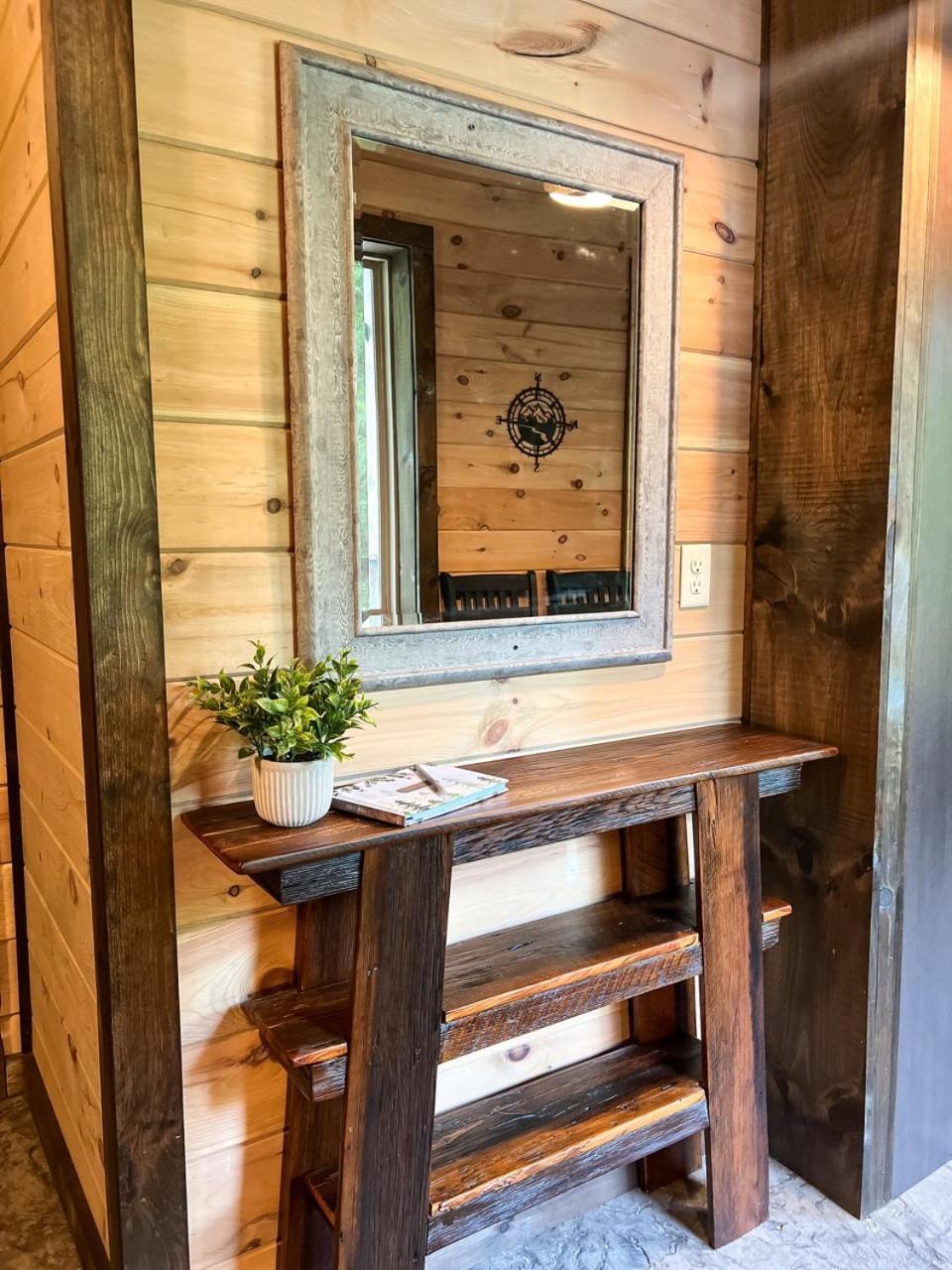 Jj Getaway Is A Beautiful 1 Bedroom In Cobbly Knob - Sleeps 6 *