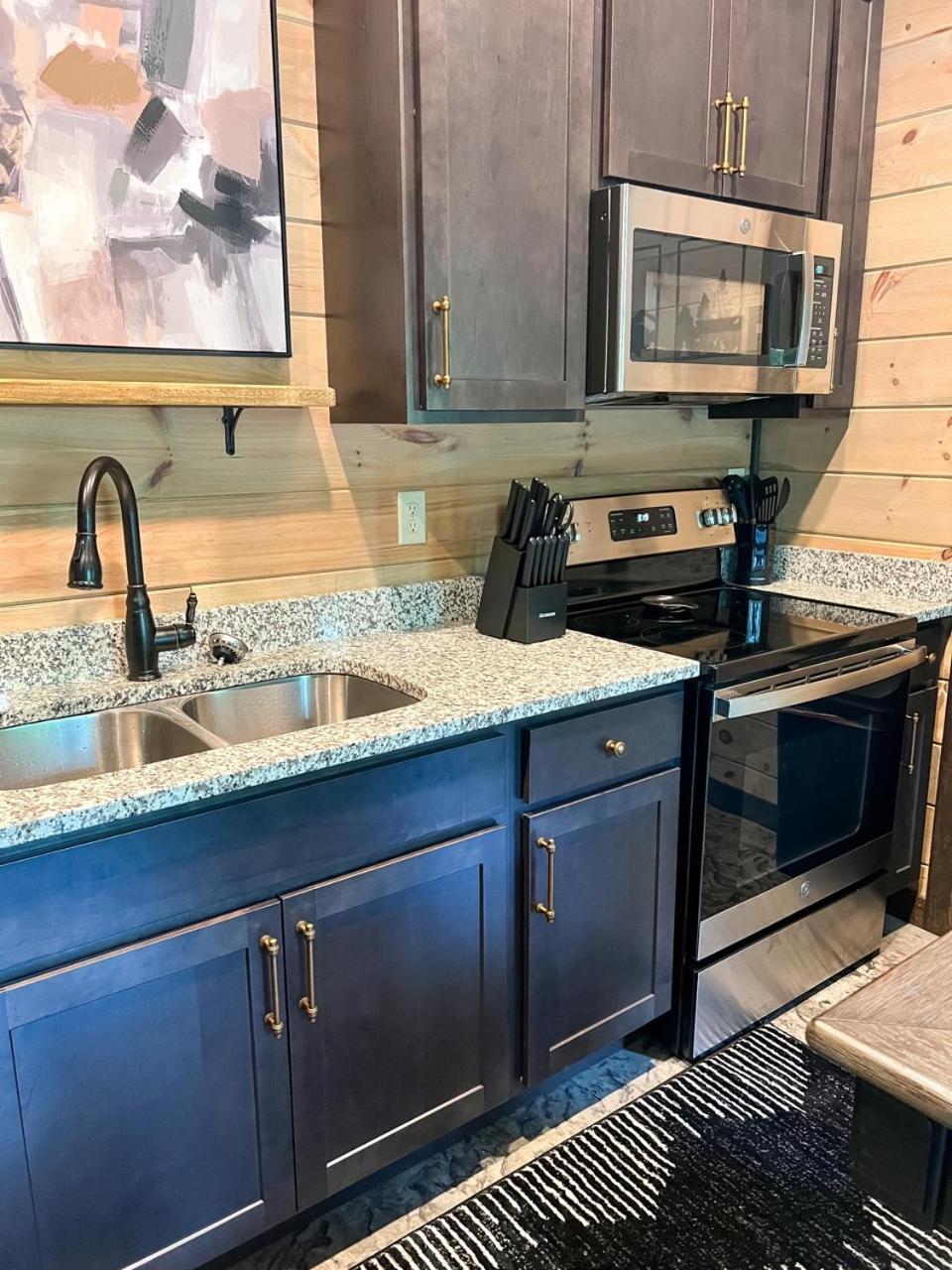 Jj Getaway Is A Beautiful 1 Bedroom In Cobbly Knob - Sleeps 6 Holiday home Gatlinburg