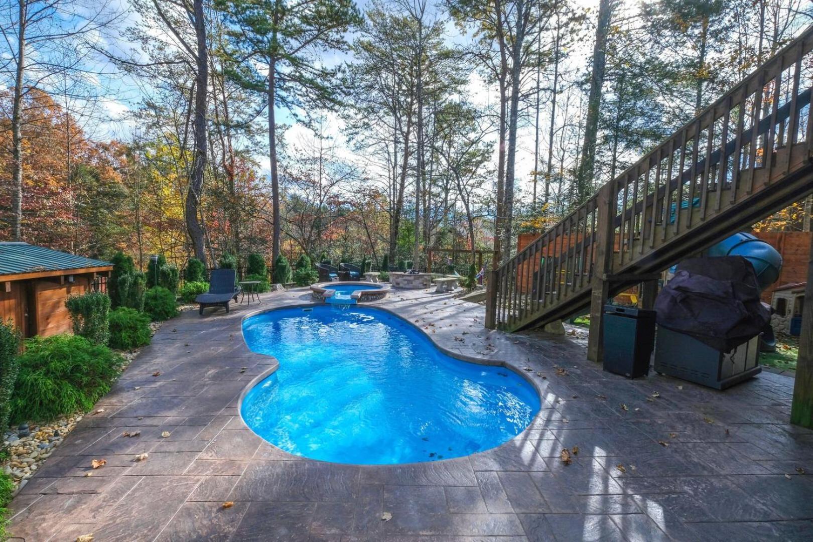 Pitter Patter Swimming Pool Ht Near D'town Holiday home Gatlinburg