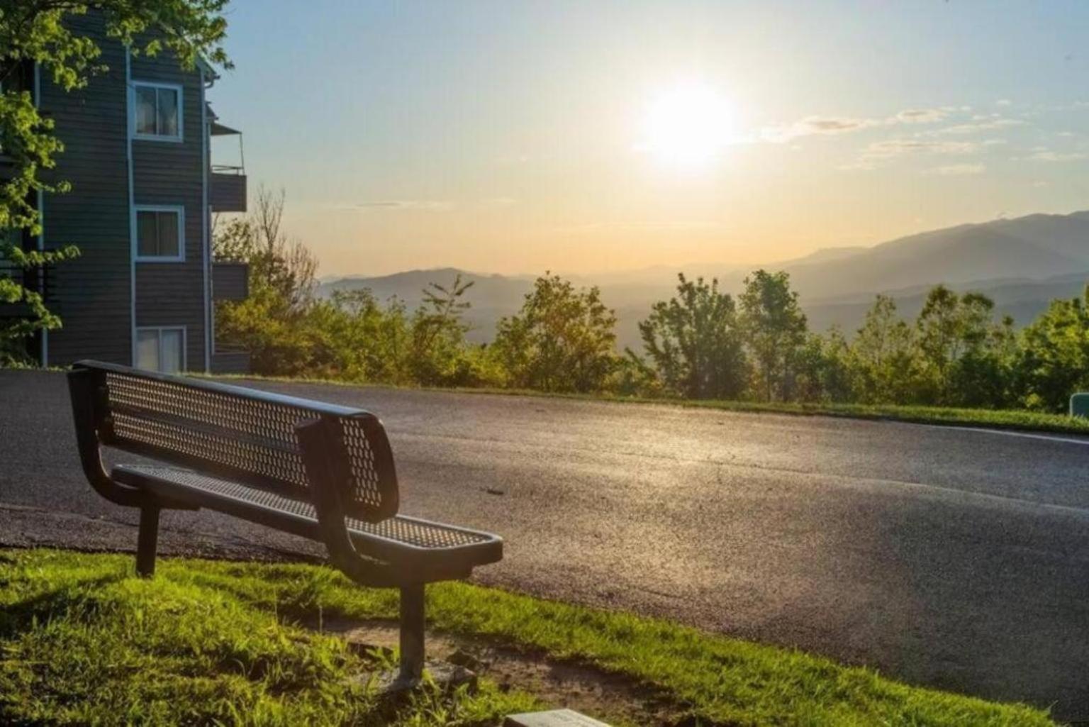 2 Places, 1 Epic Smoky Mtn Stay! Breathtaking Views-indoor Pool-outdoor Pool-hot Tubs-arcade-playground-close To Downtown Apartment Gatlinburg