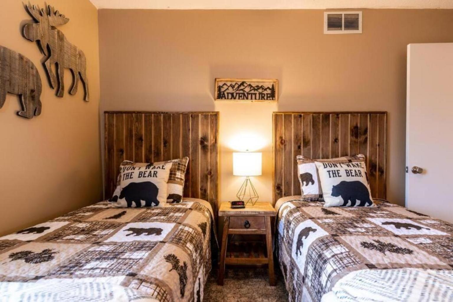 2 Places, 1 Epic Smoky Mtn Stay! Breathtaking Views-indoor Pool-outdoor Pool-hot Tubs-arcade-playground-close To Downtown Gatlinburg