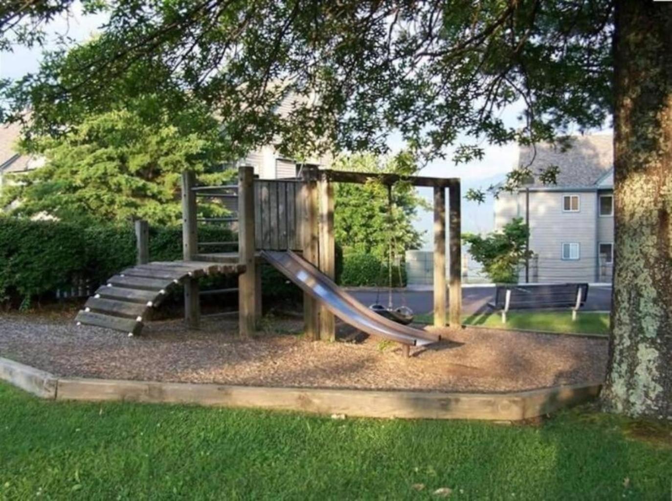 Apartment 2 Places, 1 Epic Smoky Mtn Stay! Breathtaking Views-indoor Pool-outdoor Pool-hot Tubs-arcade-playground-close To Downtown *
