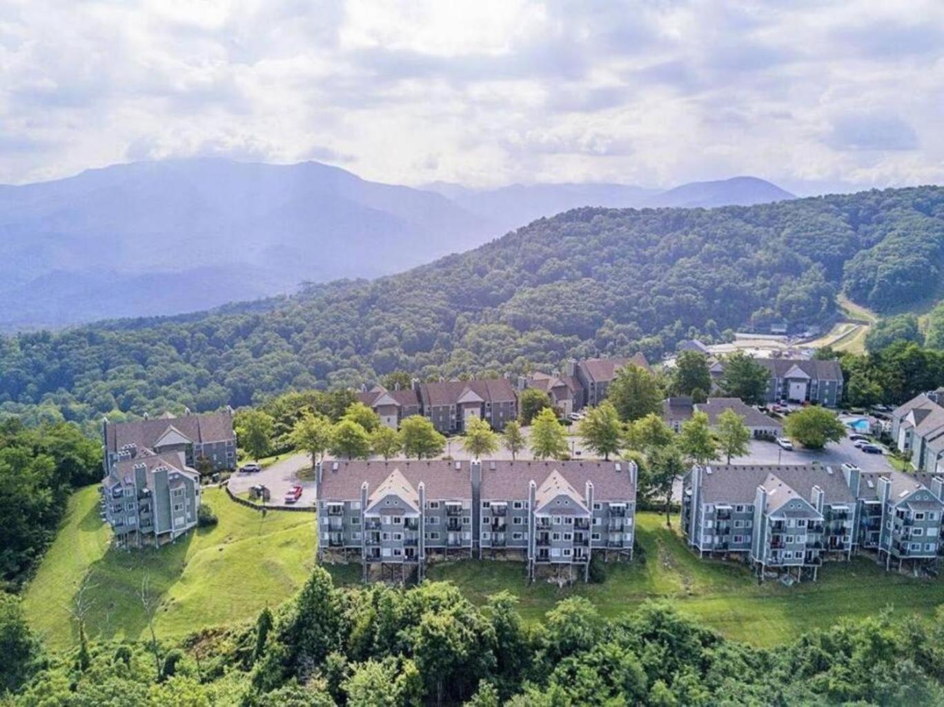 2 Places, 1 Epic Smoky Mtn Stay! Breathtaking Views-indoor Pool-outdoor Pool-hot Tubs-arcade-playground-close To Downtown