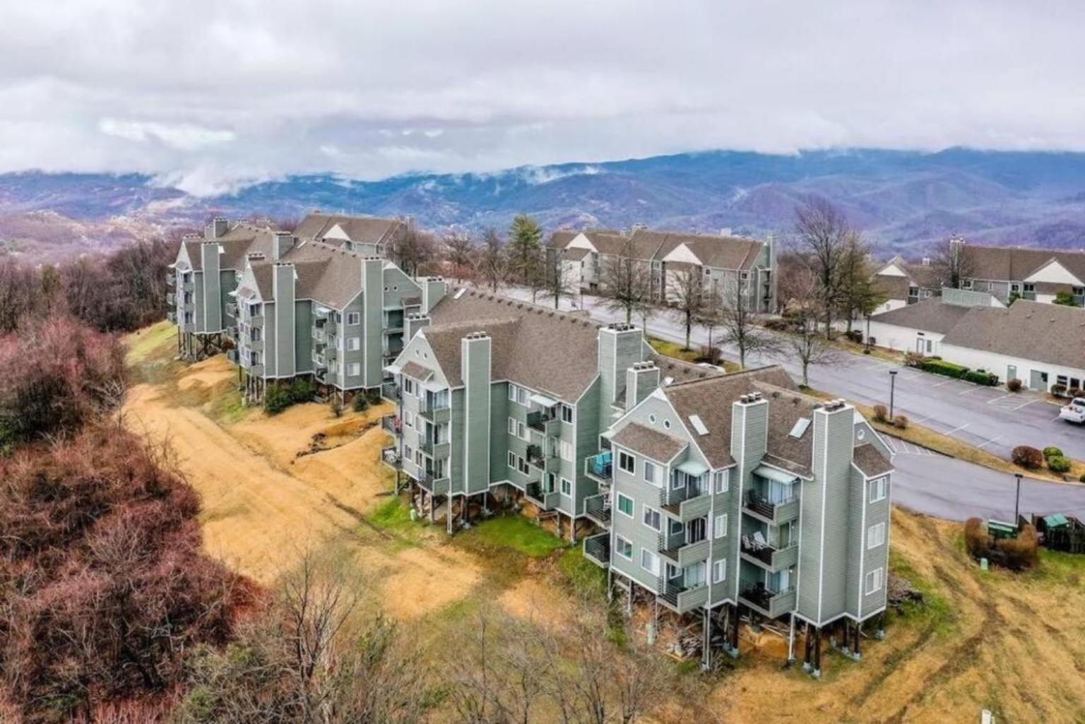 2 Places, 1 Epic Smoky Mtn Stay! Breathtaking Views-indoor Pool-outdoor Pool-hot Tubs-arcade-playground-close To Downtown Apartment *