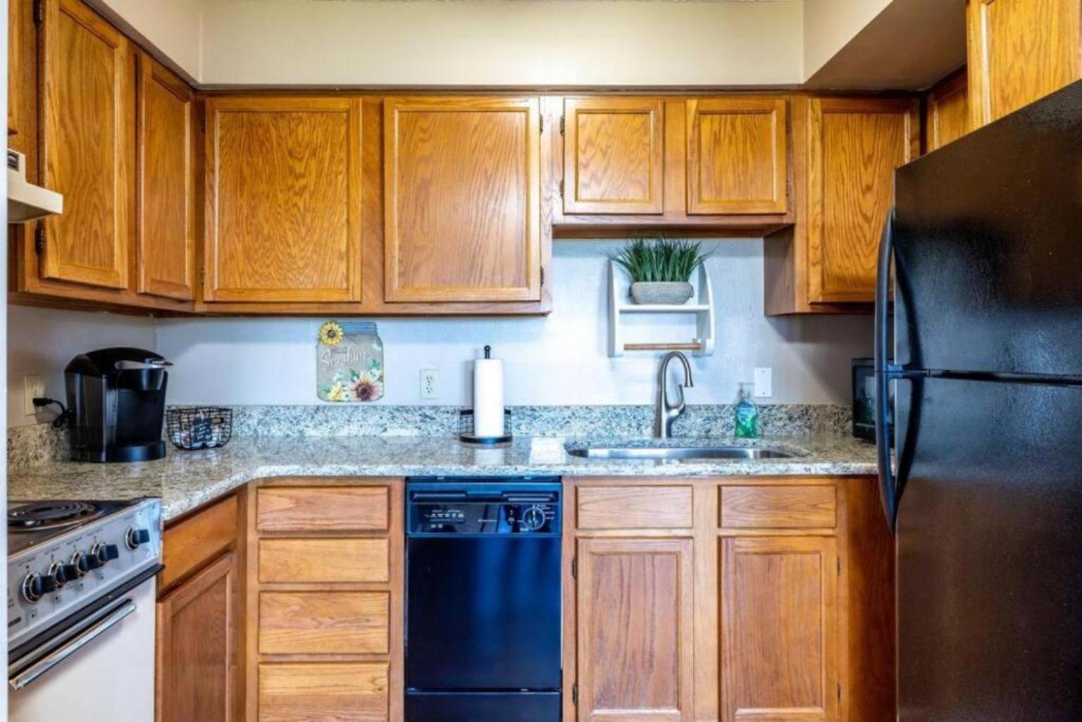 Apartment 2 Places, 1 Epic Smoky Mtn Stay! Breathtaking Views-indoor Pool-outdoor Pool-hot Tubs-arcade-playground-close To Downtown *
