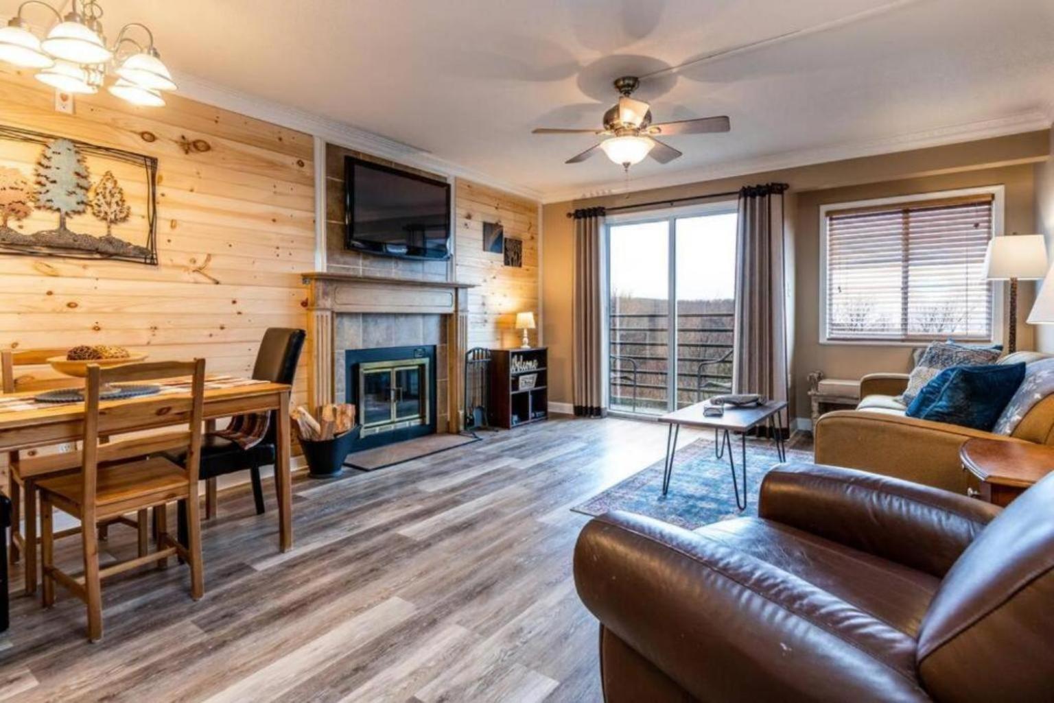 Apartment 2 Places, 1 Epic Smoky Mtn Stay! Breathtaking Views-indoor Pool-outdoor Pool-hot Tubs-arcade-playground-close To Downtown *