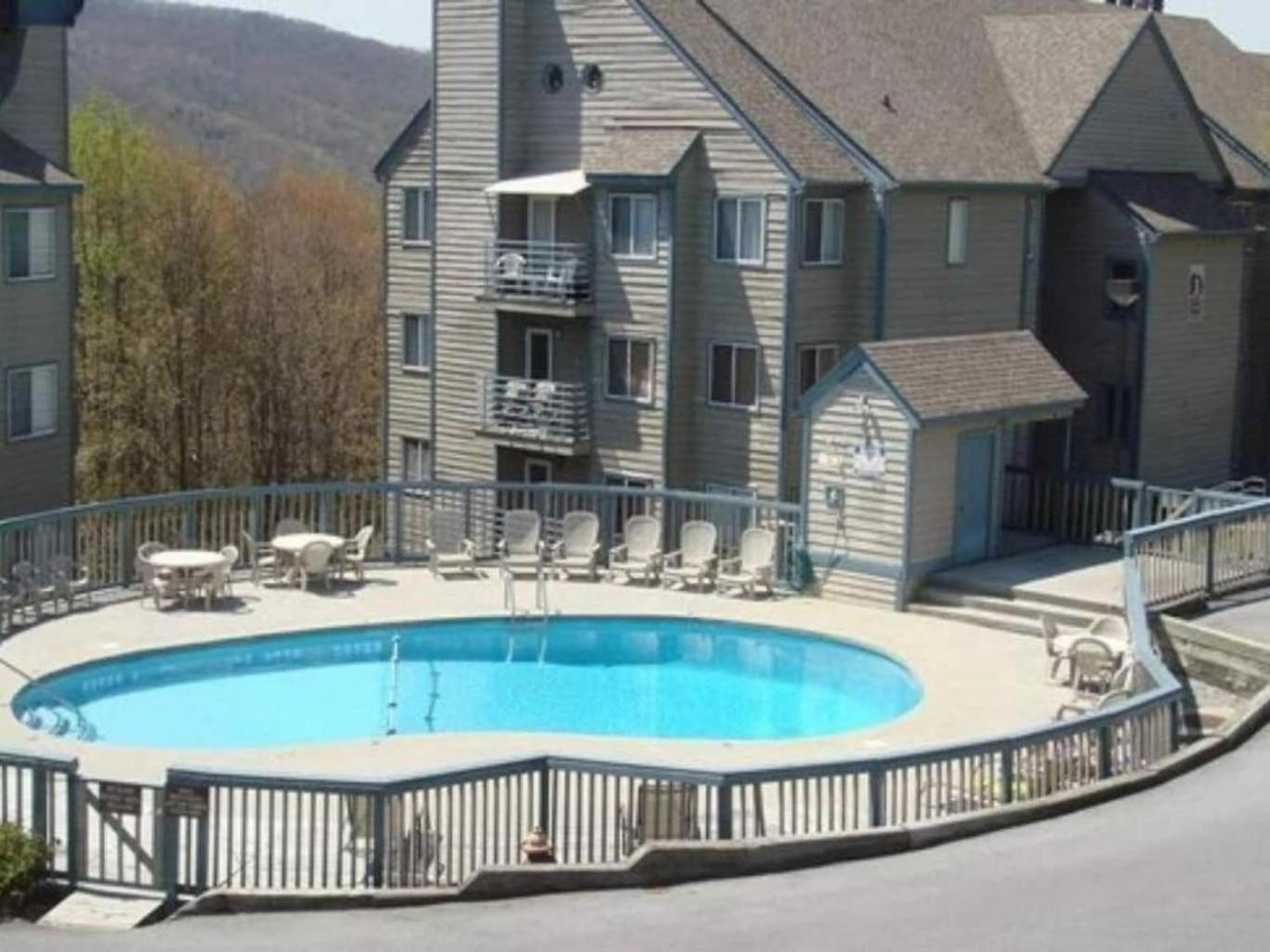 Apartment 2 Places, 1 Epic Smoky Mtn Stay! Breathtaking Views-indoor Pool-outdoor Pool-hot Tubs-arcade-playground-close To Downtown Gatlinburg