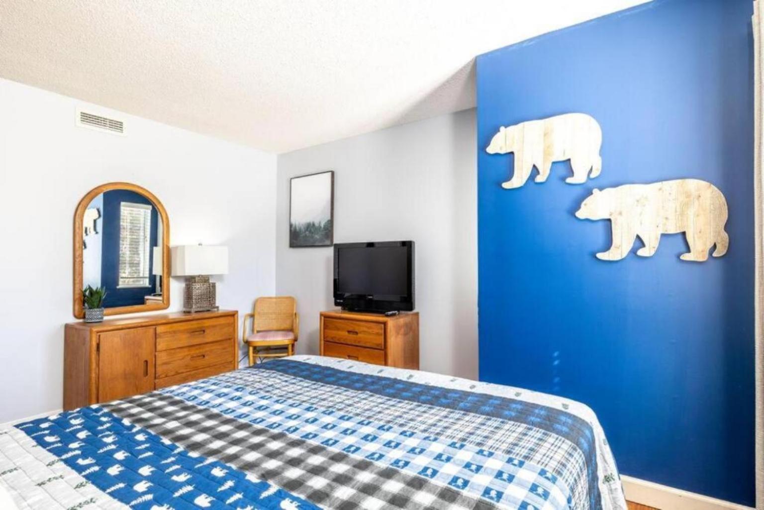 Apartment 2 Places, 1 Epic Smoky Mtn Stay! Breathtaking Views-indoor Pool-outdoor Pool-hot Tubs-arcade-playground-close To Downtown Gatlinburg