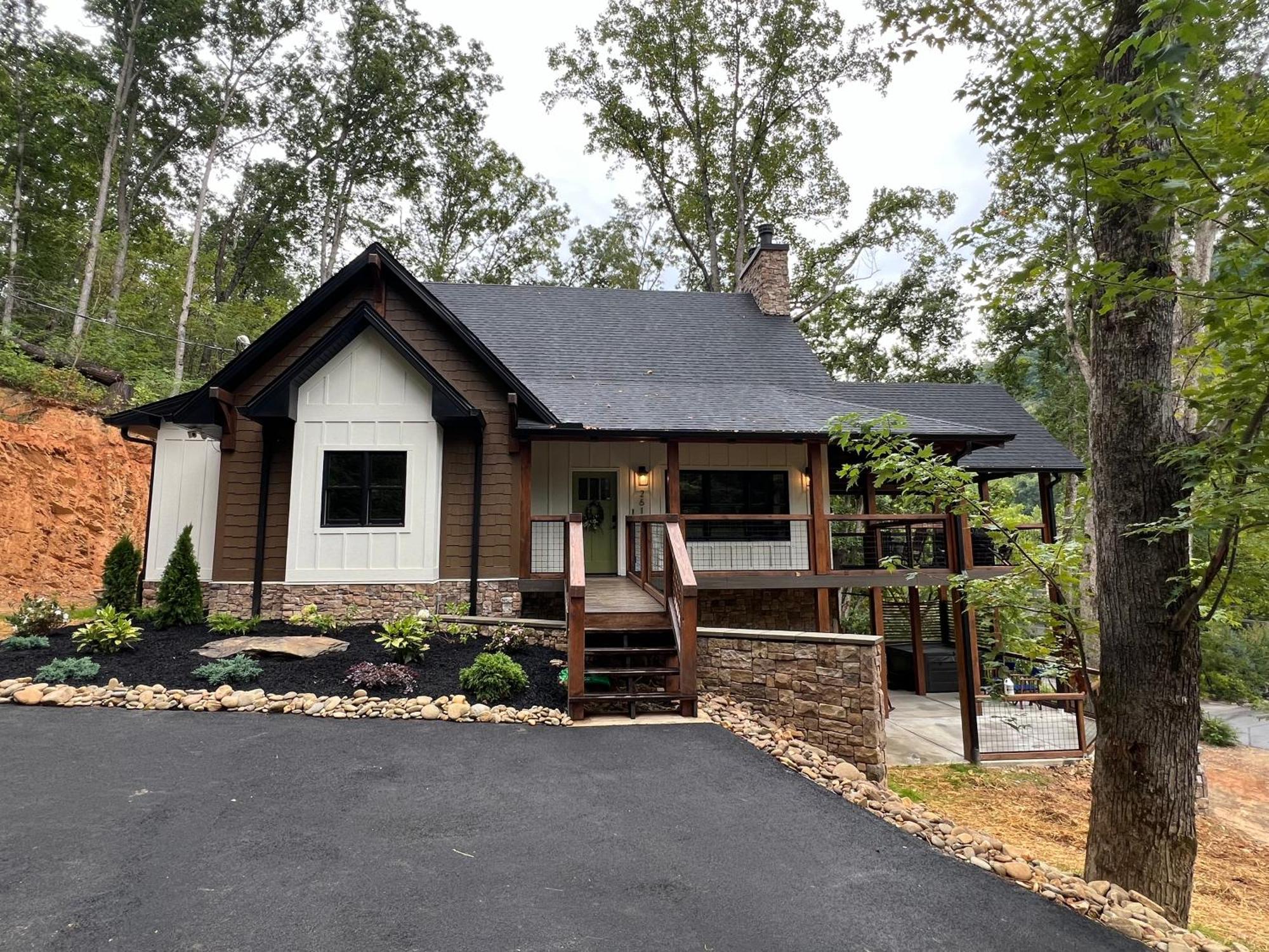 Beary Playful A Highend Luxury Nestled In The Heart Of Downtown * Gatlinburg