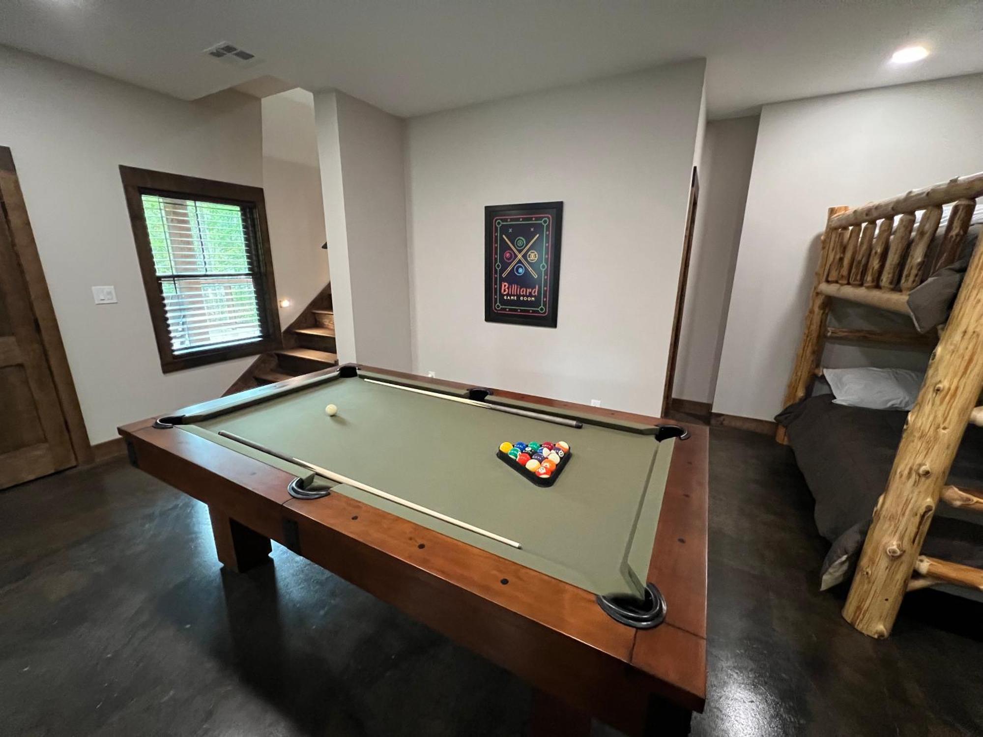 Beary Playful A Highend Luxury Nestled In The Heart Of Downtown Holiday home *