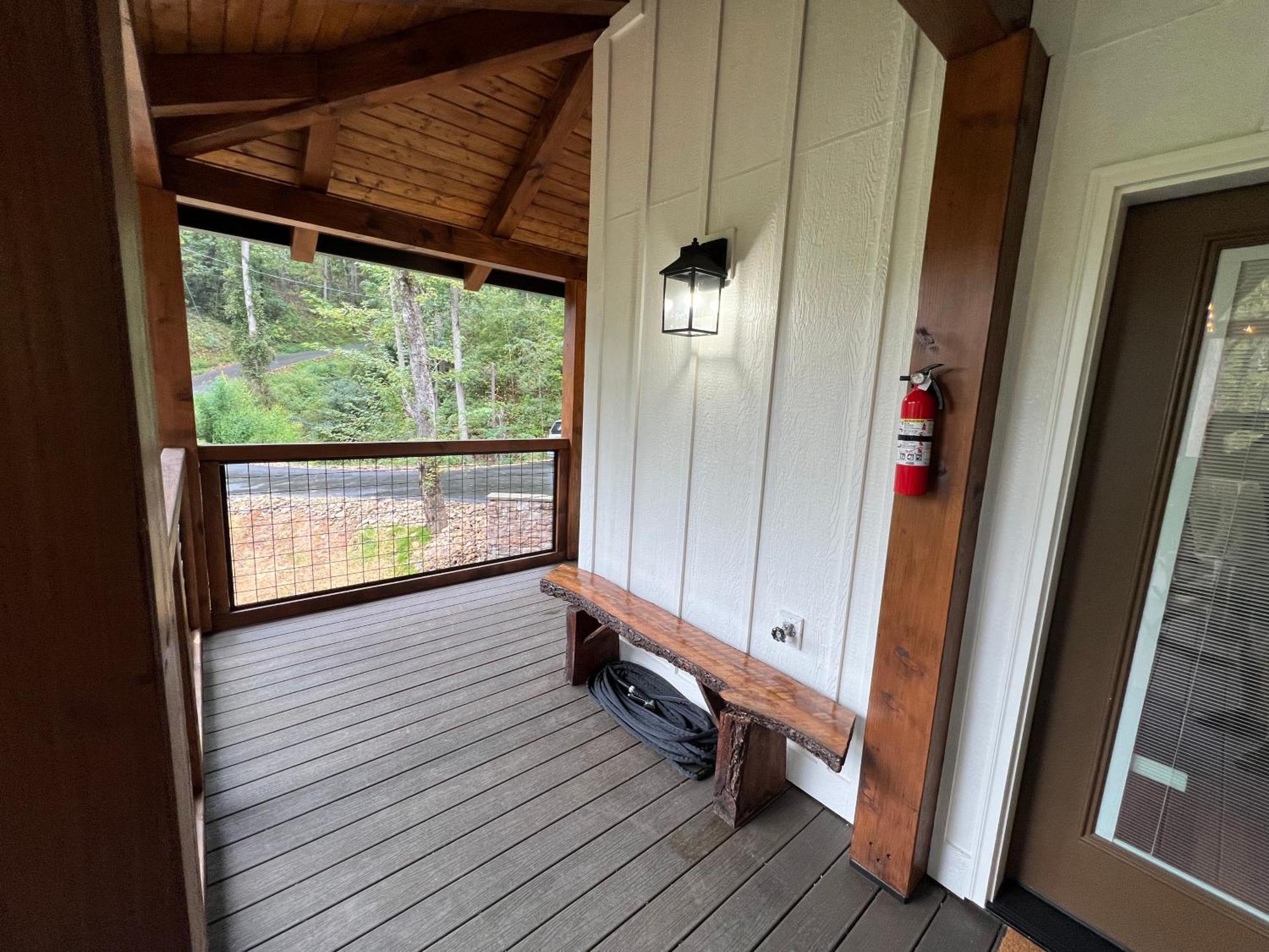 Beary Playful A Highend Luxury Nestled In The Heart Of Downtown Holiday home *