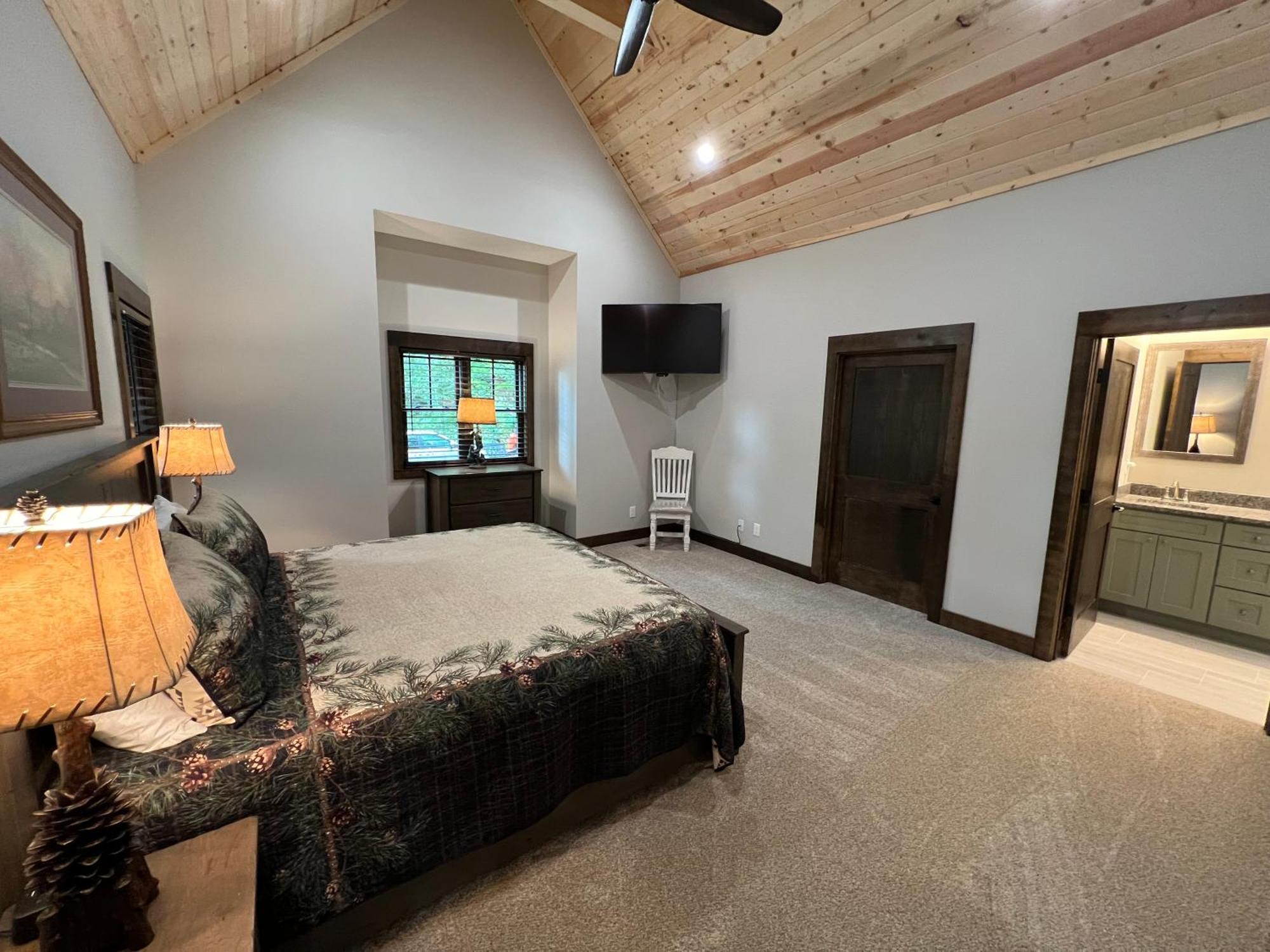 Beary Playful A Highend Luxury Nestled In The Heart Of Downtown * Gatlinburg
