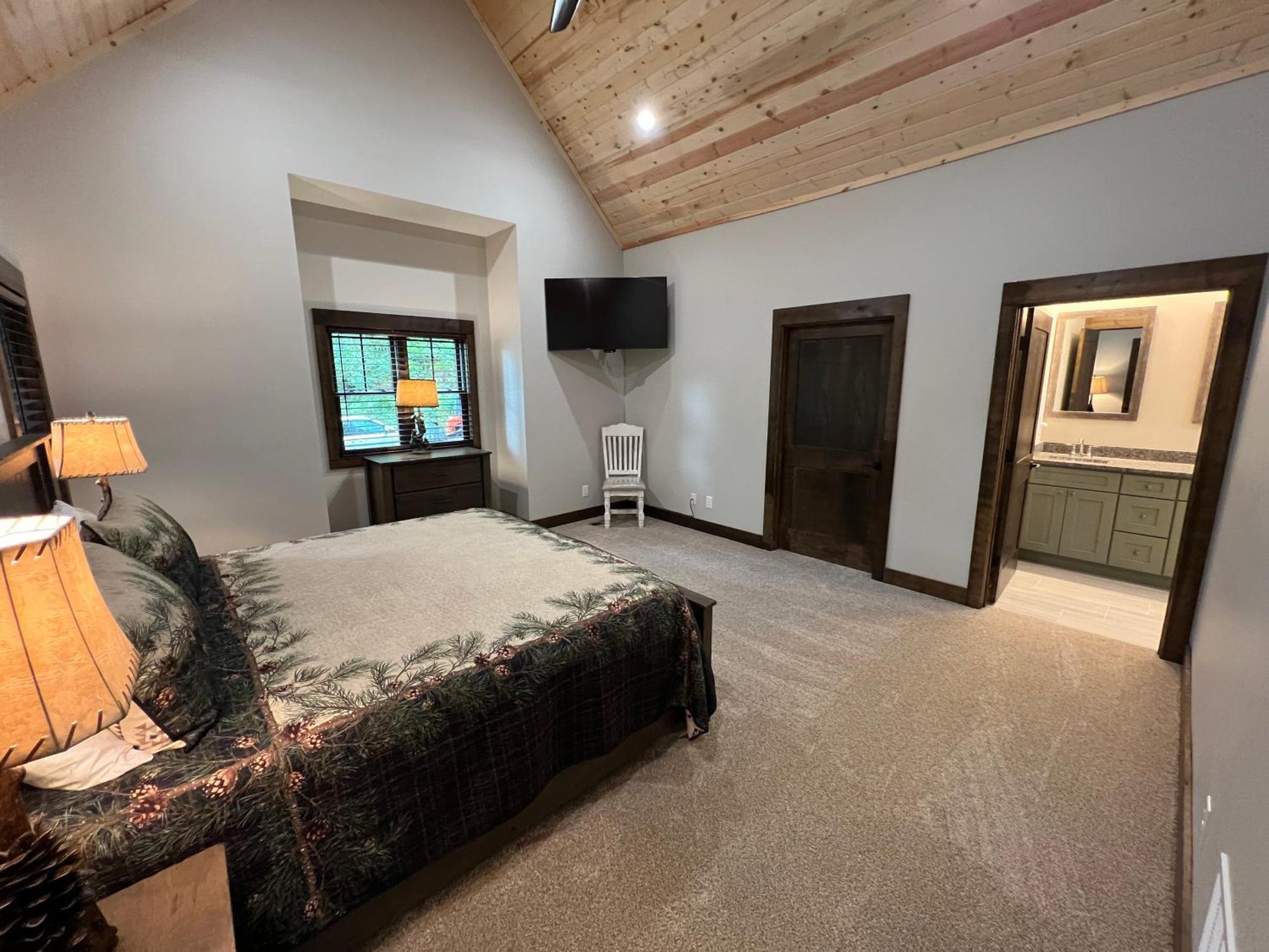 Beary Playful A Highend Luxury Nestled In The Heart Of Downtown Holiday home
