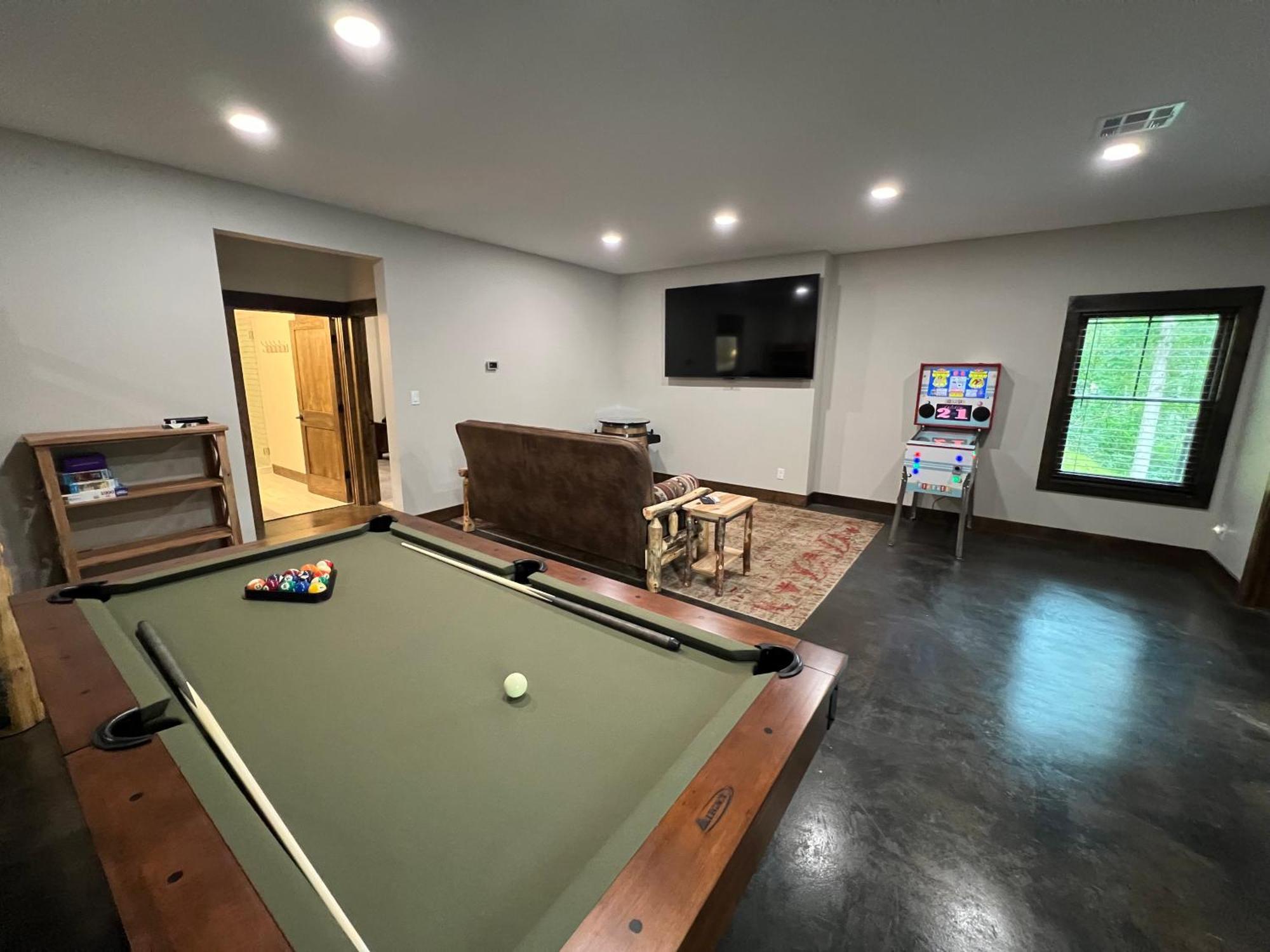 Beary Playful A Highend Luxury Nestled In The Heart Of Downtown Holiday home *