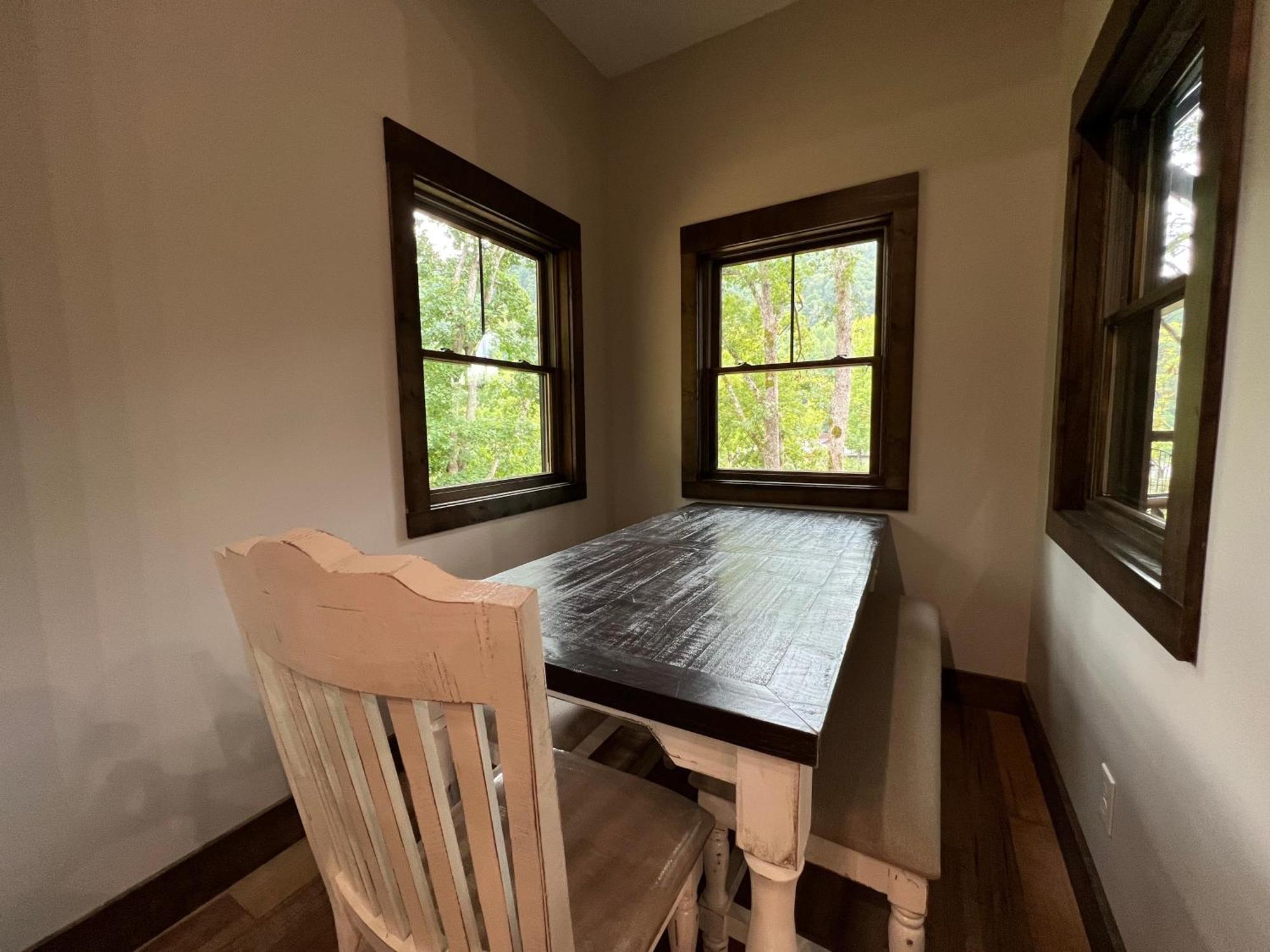 Beary Playful A Highend Luxury Nestled In The Heart Of Downtown * Gatlinburg