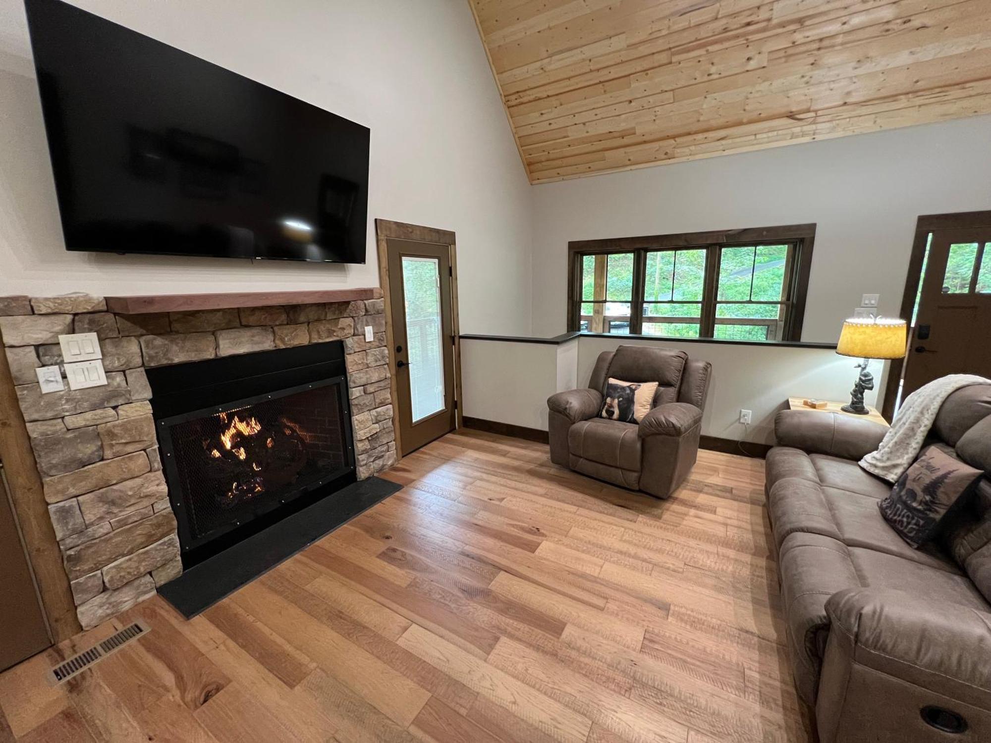Beary Playful A Highend Luxury Nestled In The Heart Of Downtown Holiday home *