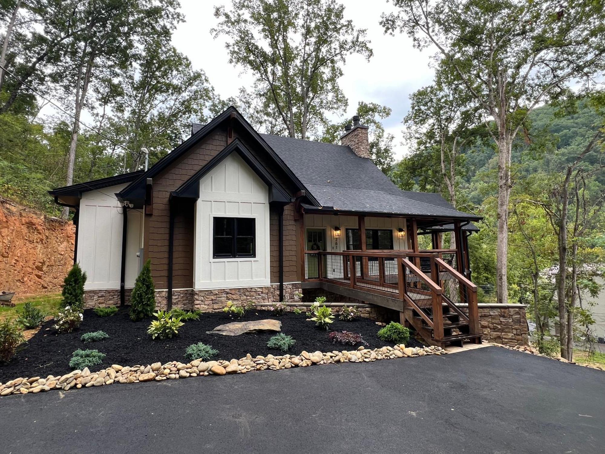 Beary Playful A Highend Luxury Nestled In The Heart Of Downtown * Gatlinburg