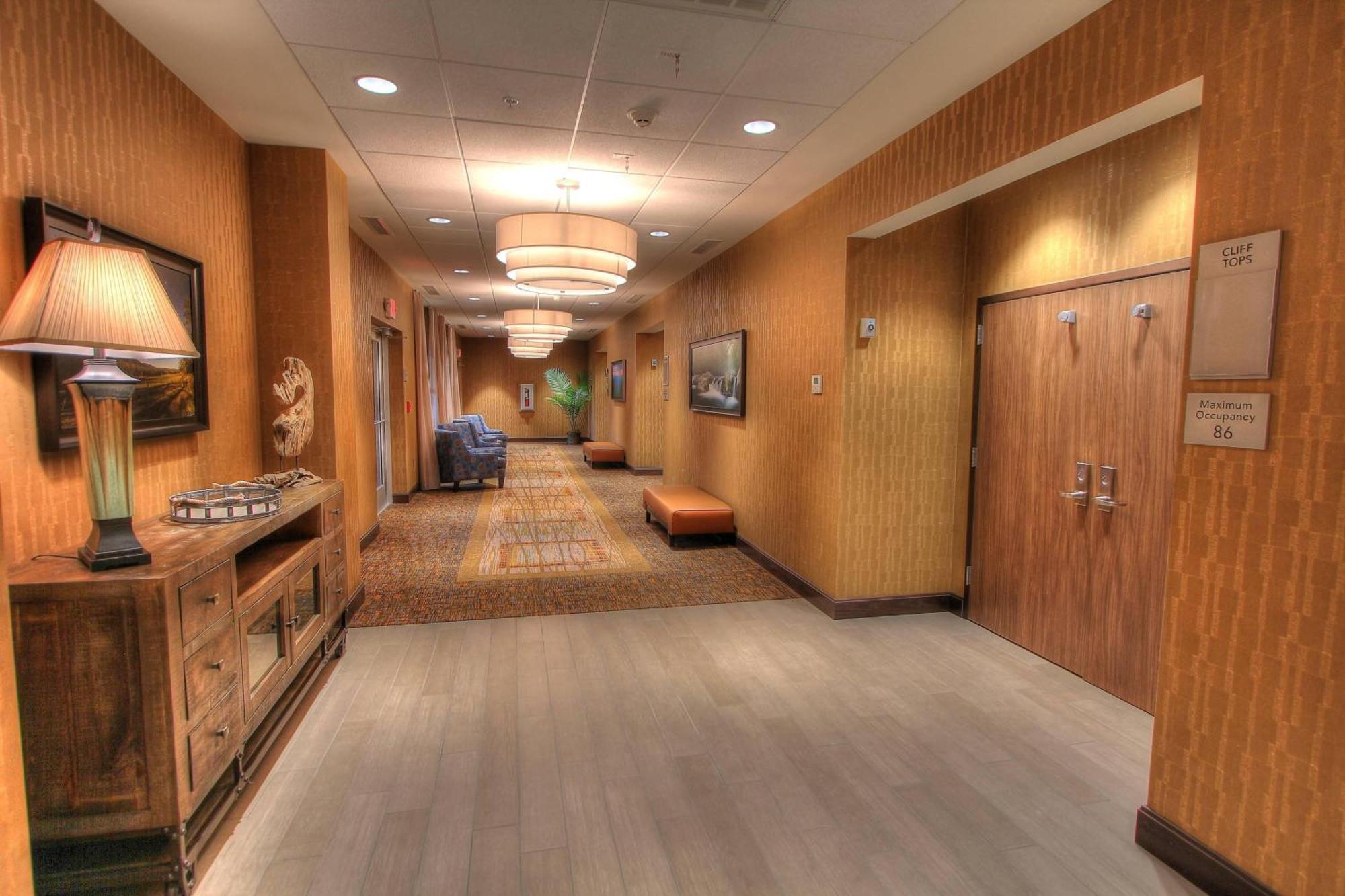 Courtyard By Marriott Downtown