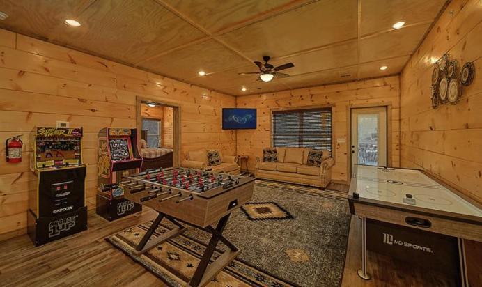 A At The Glades 12 Bedroom Private Indoor Pool Hot Tubs Game And Theater Lodge Gatlinburg