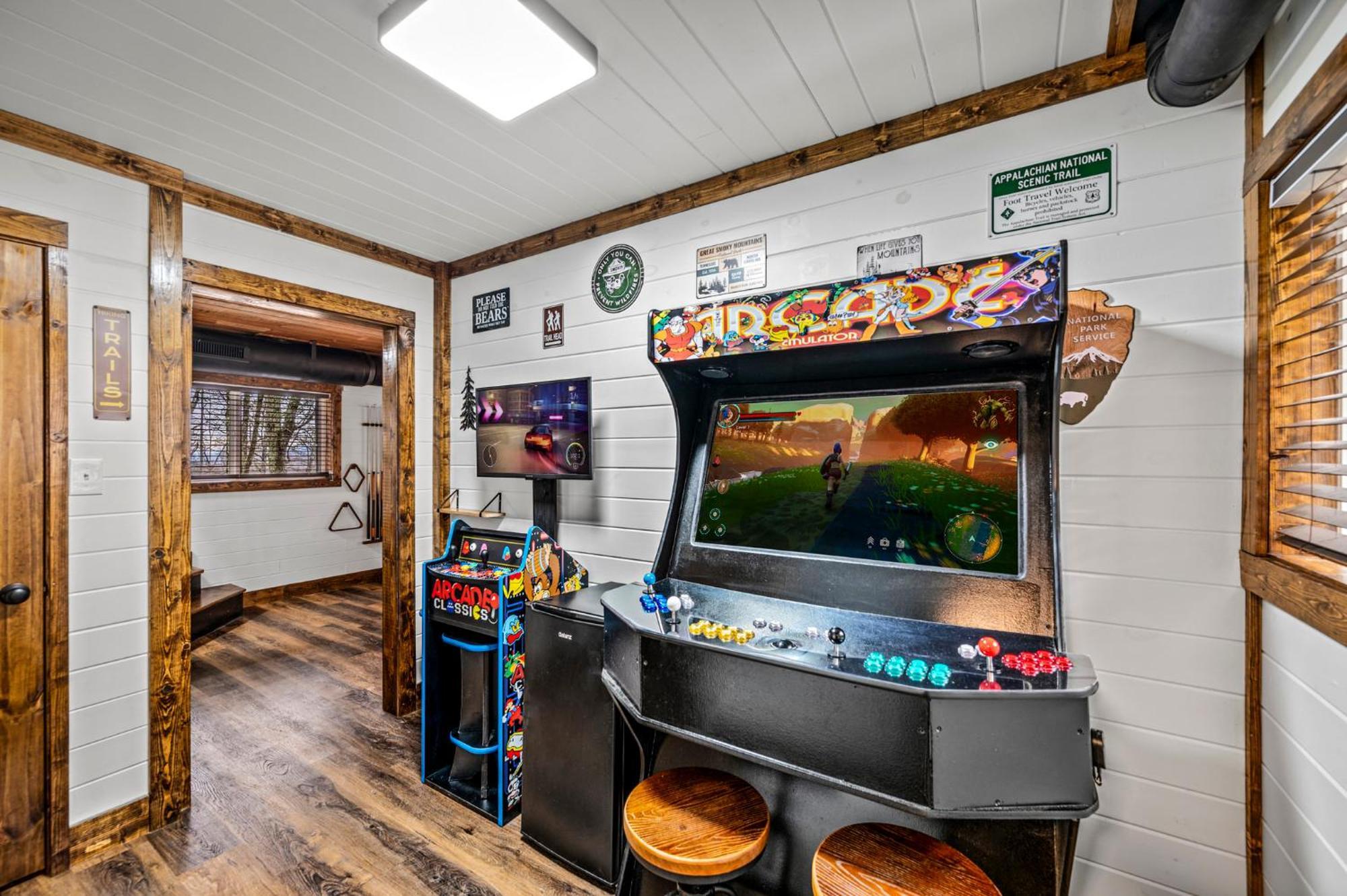 1mile Downtown, Handicap Ramp, Hot Tub, Game *