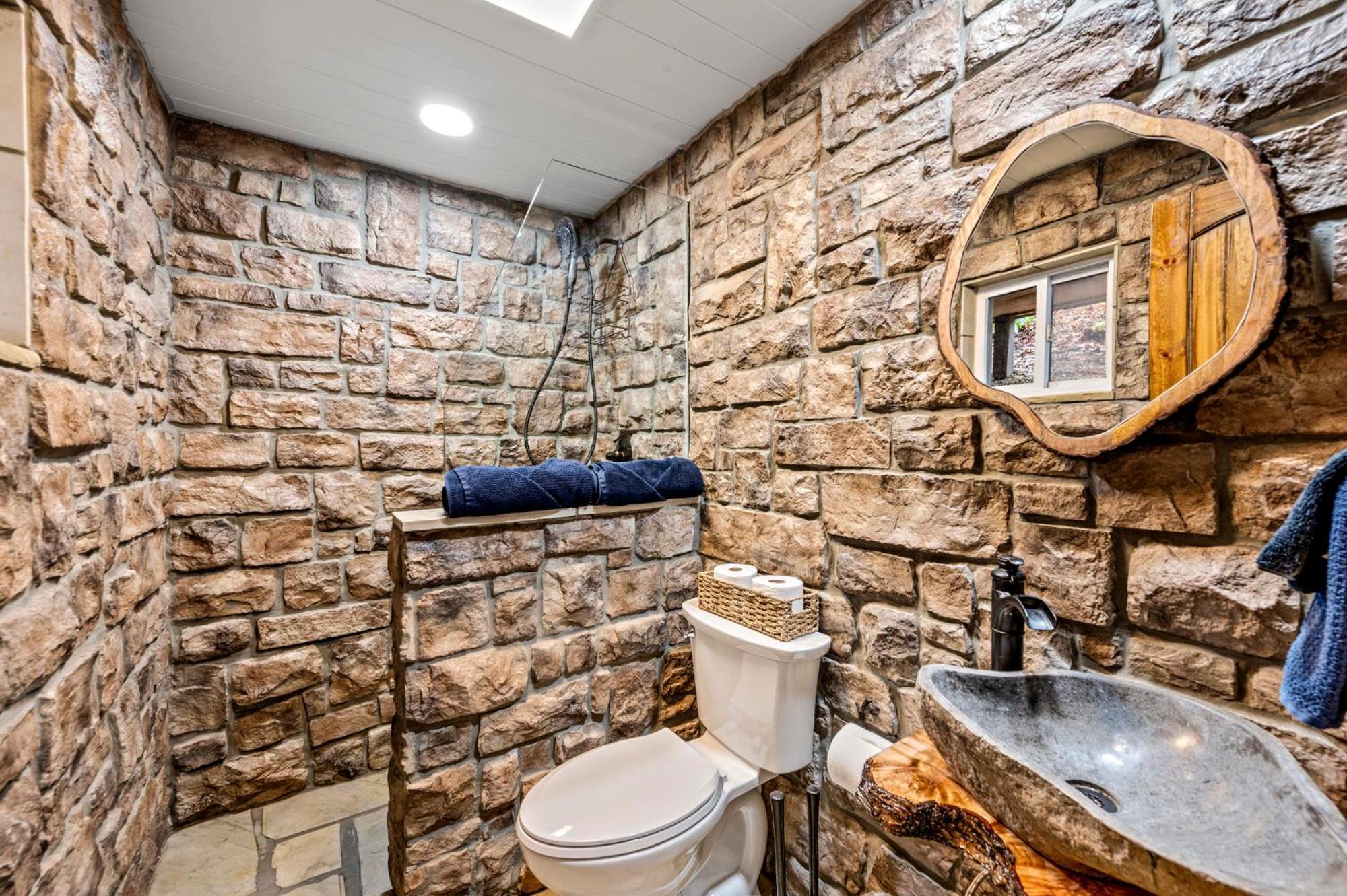Chalet 1mile Downtown, Handicap Ramp, Hot Tub, Game Gatlinburg