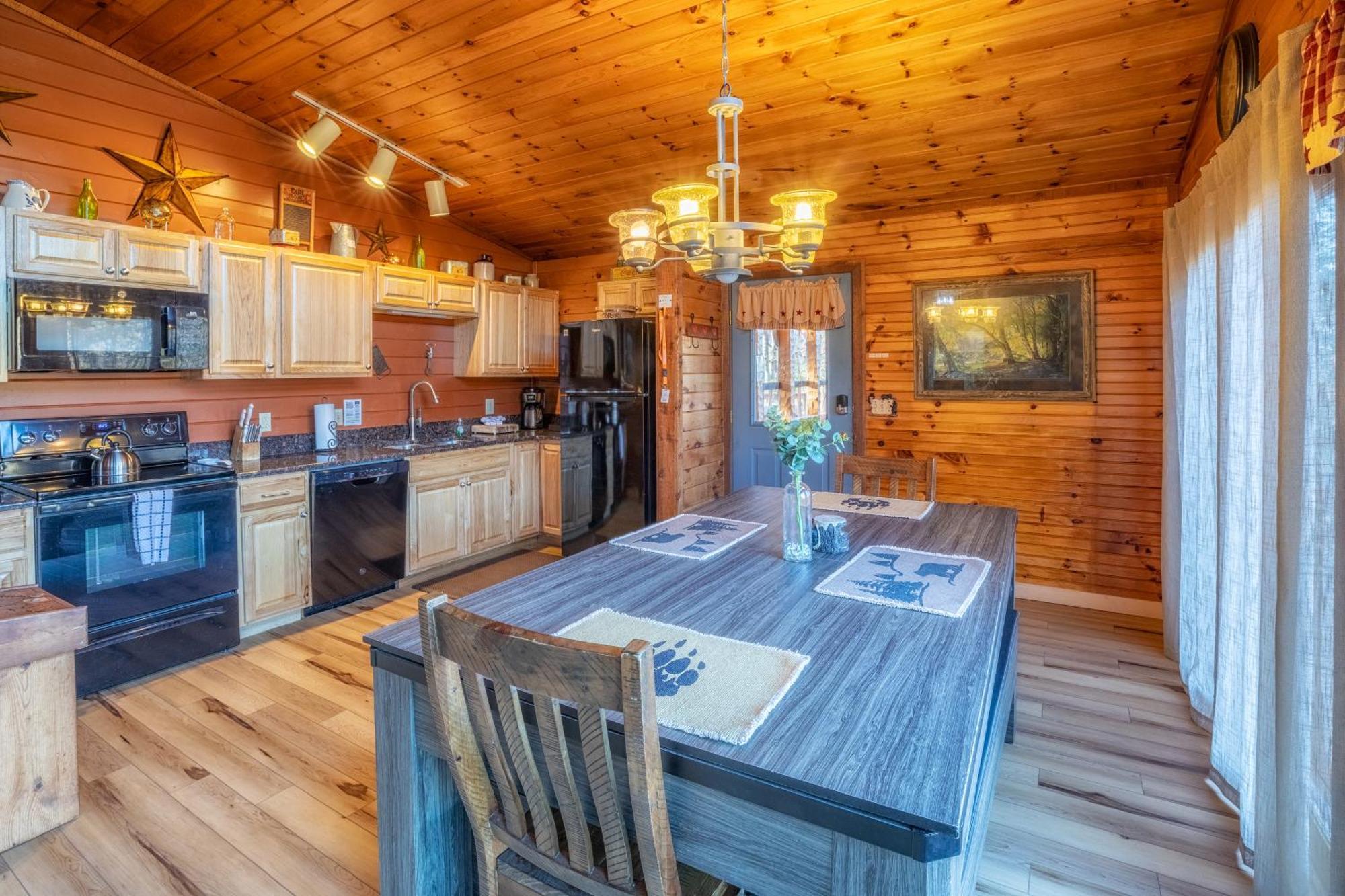 Real Log With Amazing Views, Hot Tub, Sauna, Games *