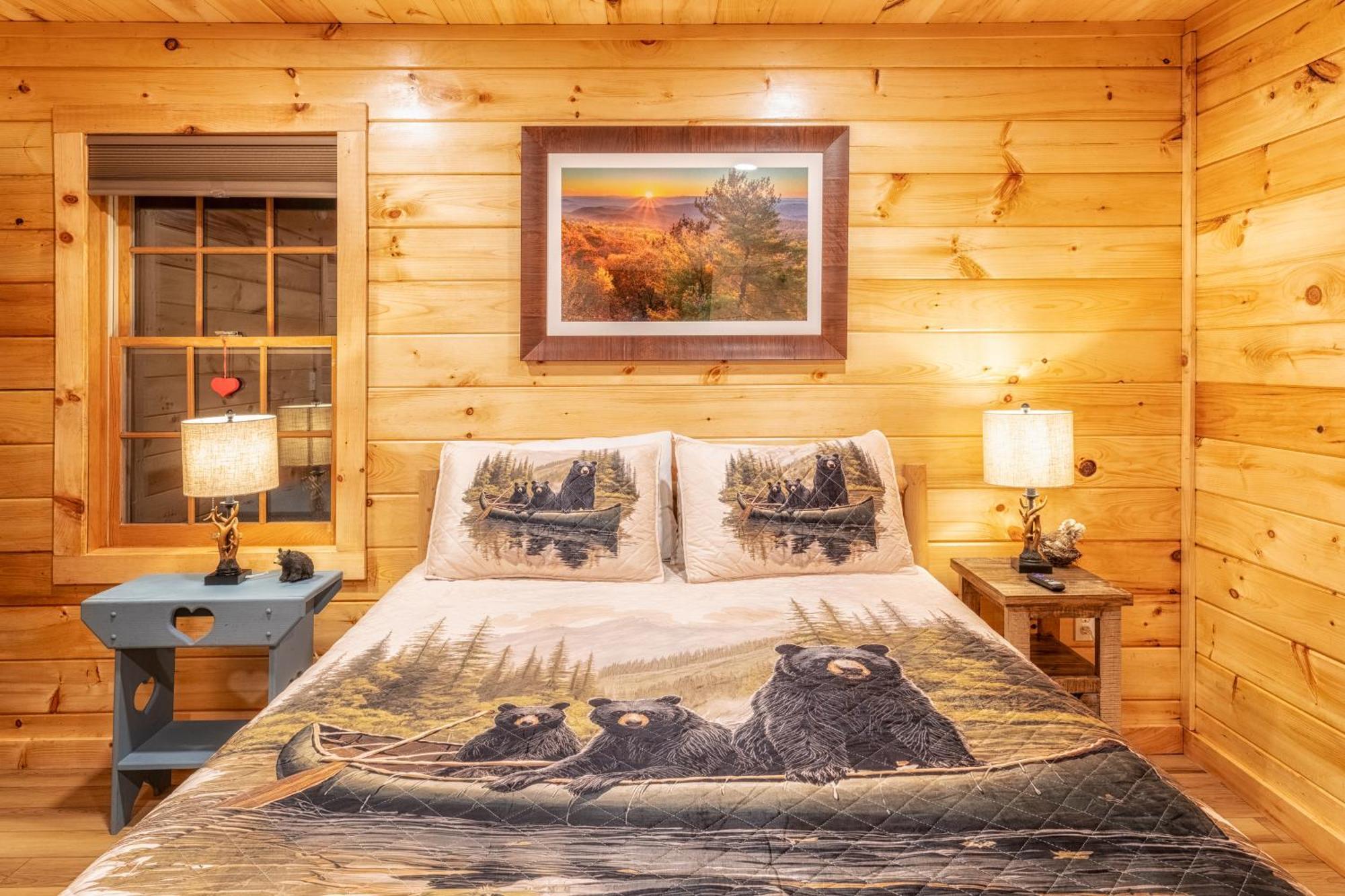 Real Log With Amazing Views, Hot Tub, Sauna, Games Gatlinburg