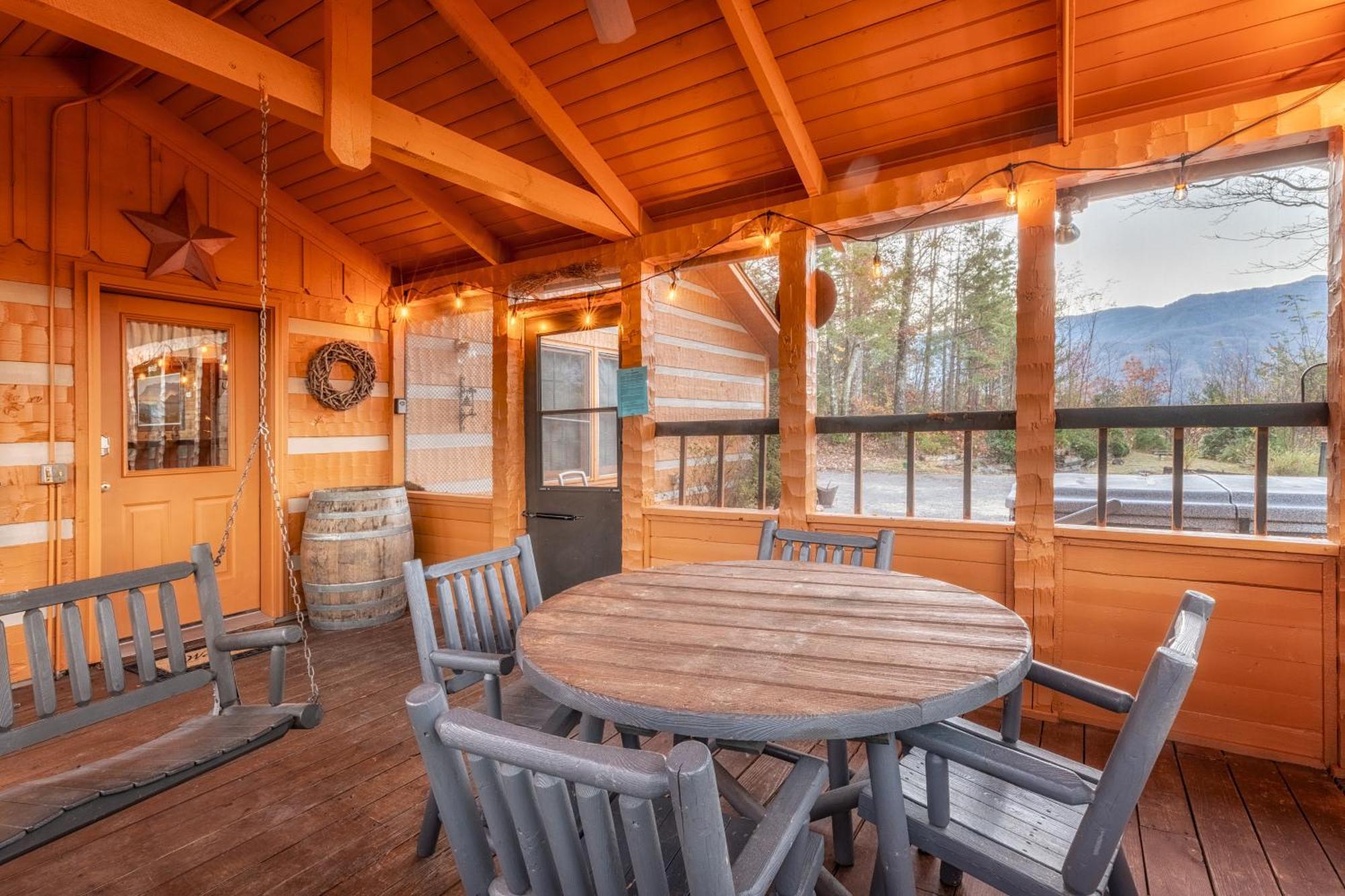 Real Log With Amazing Views, Hot Tub, Sauna, Games
