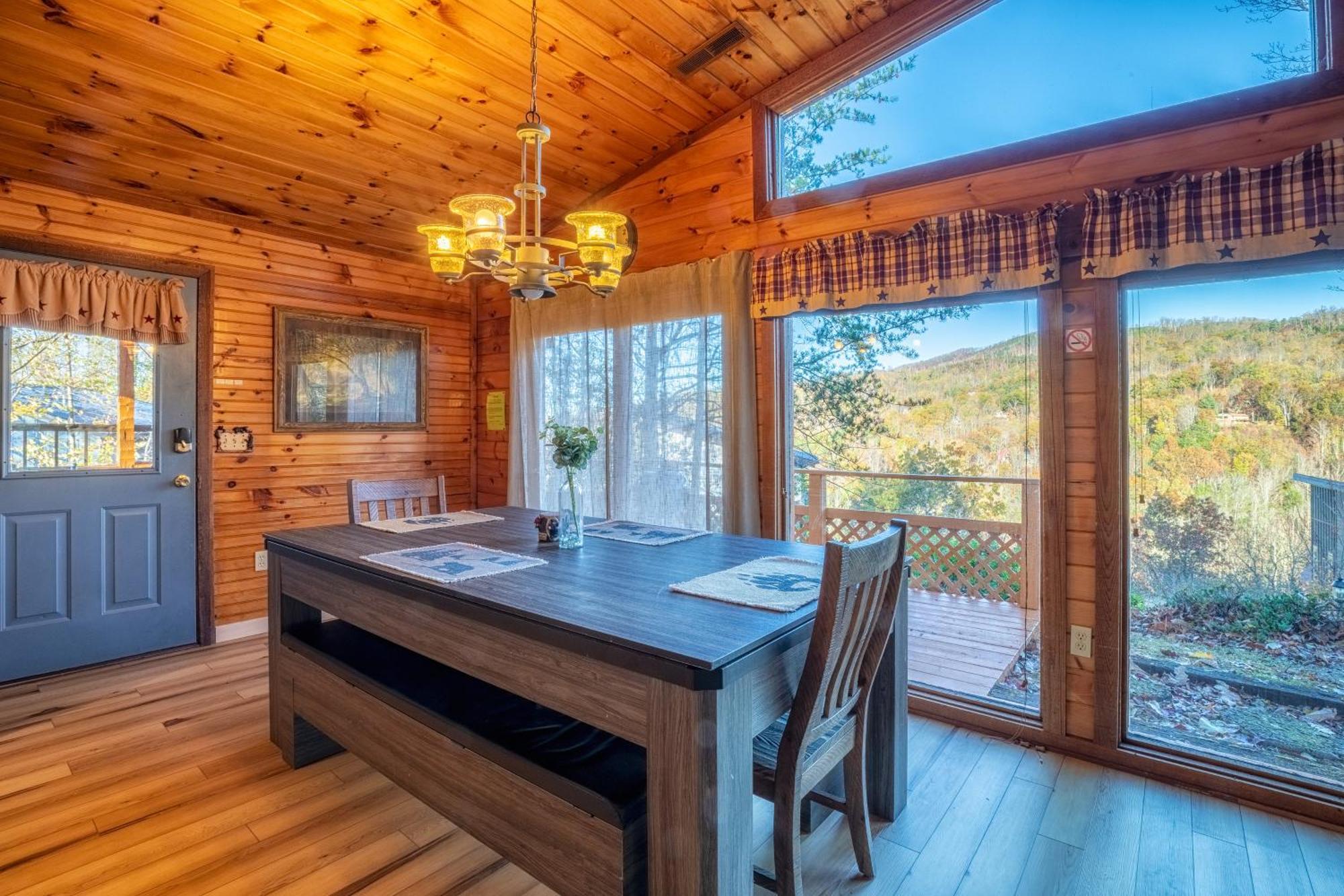 Real Log With Amazing Views, Hot Tub, Sauna, Games Holiday home