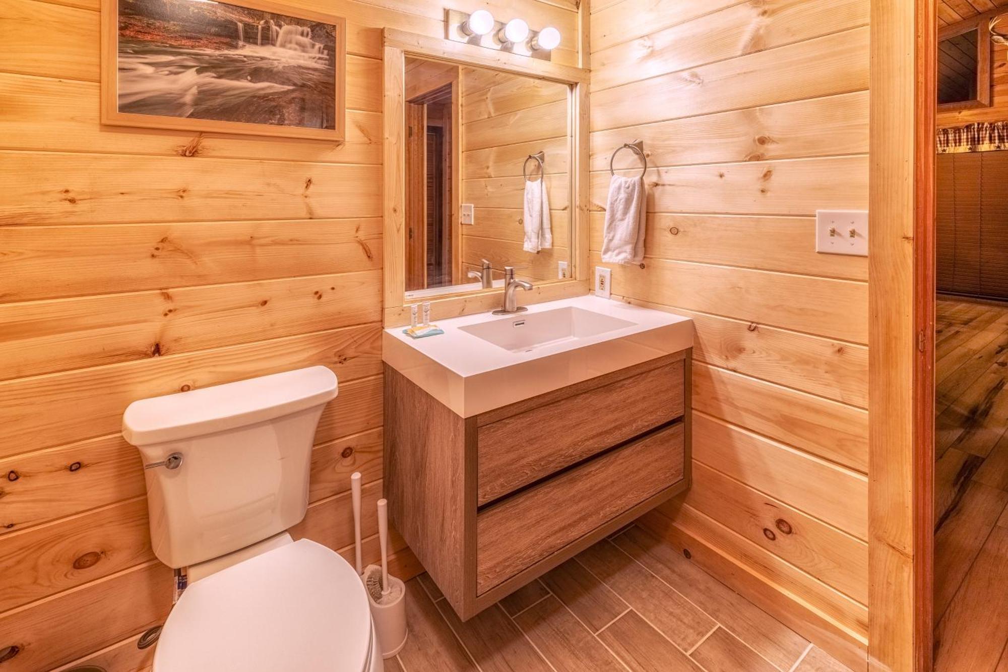 Holiday home Real Log With Amazing Views, Hot Tub, Sauna, Games
